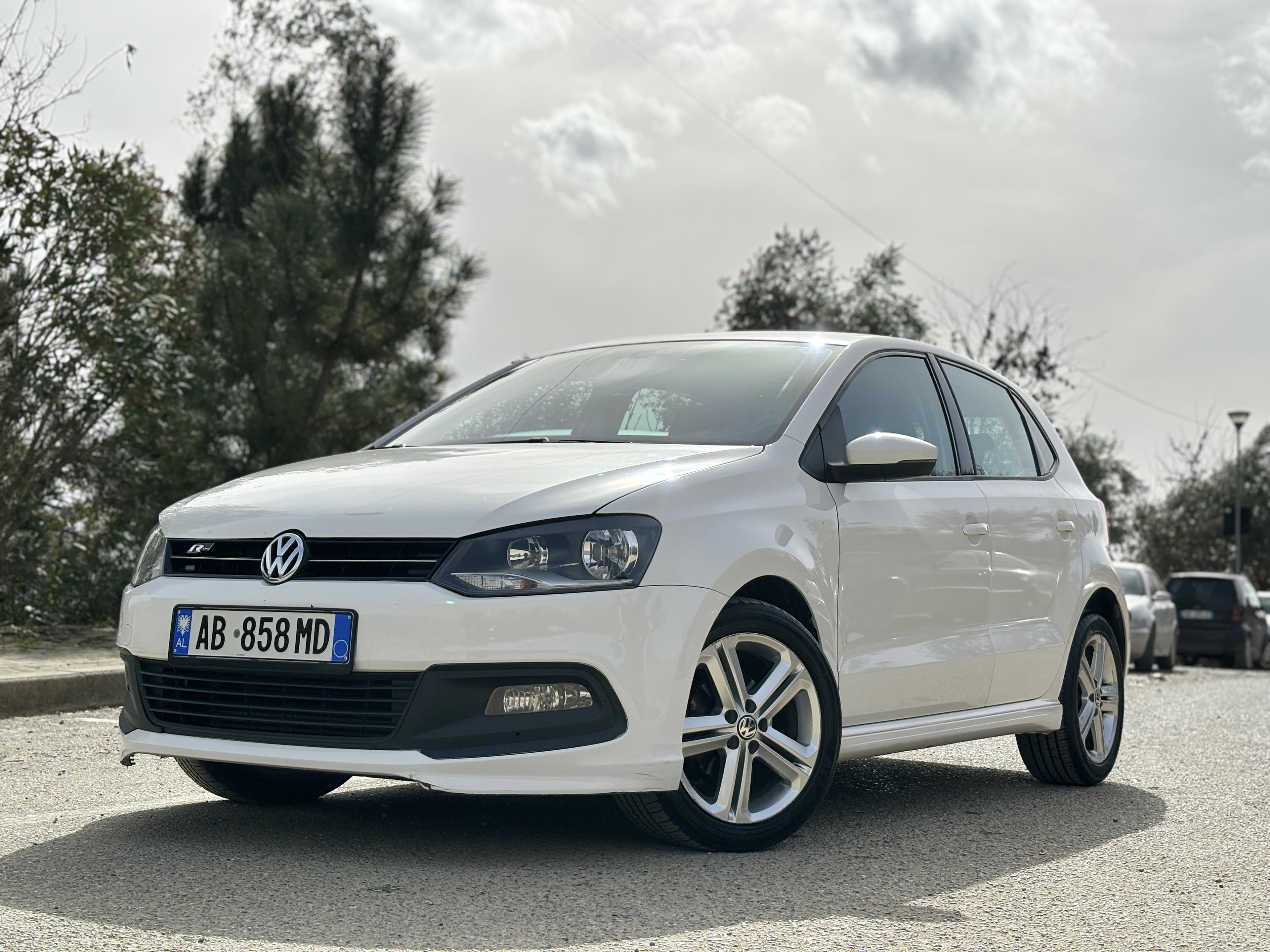 Volkswagen Polo - side view