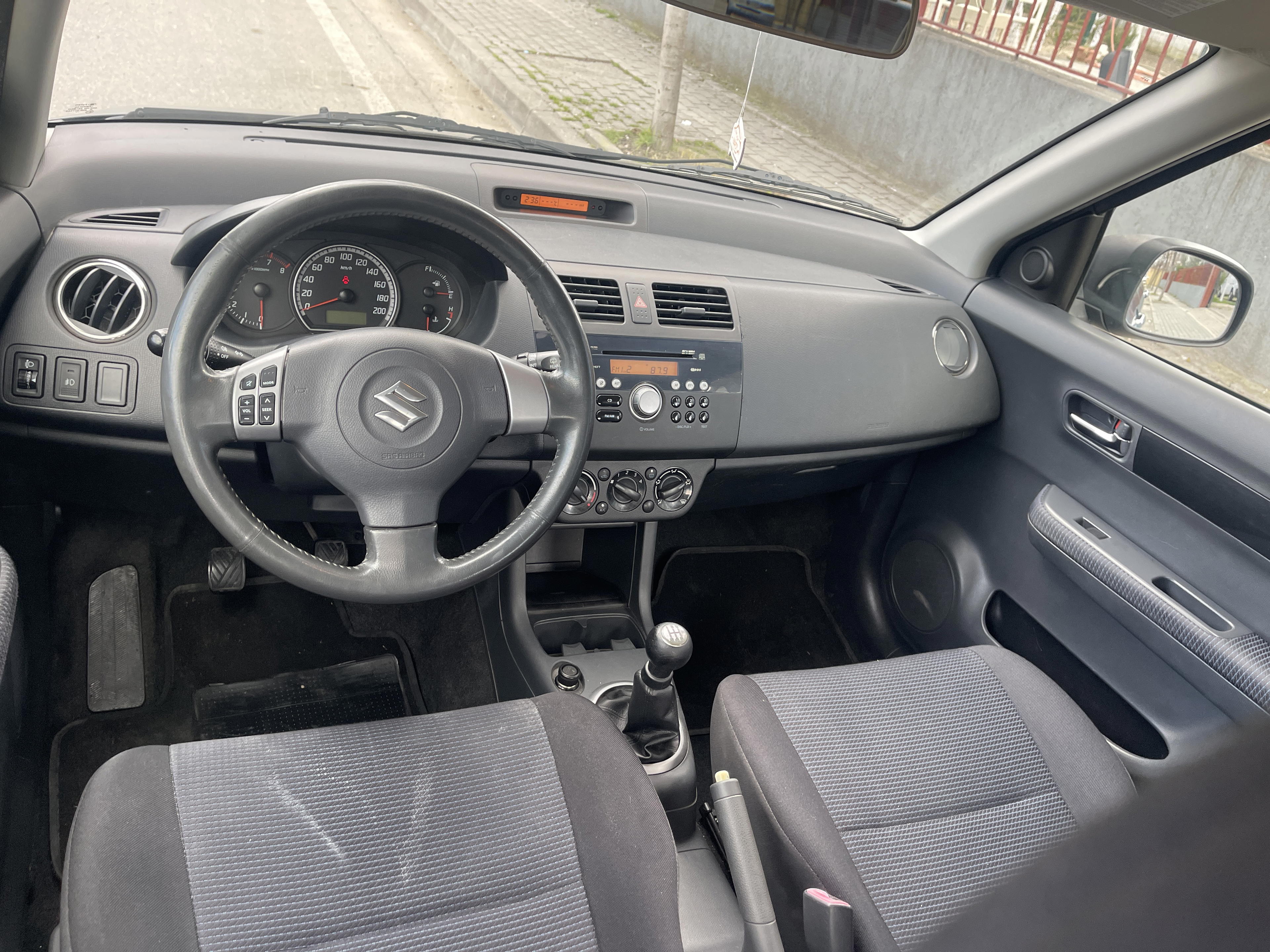 Suzuki Swift - side view