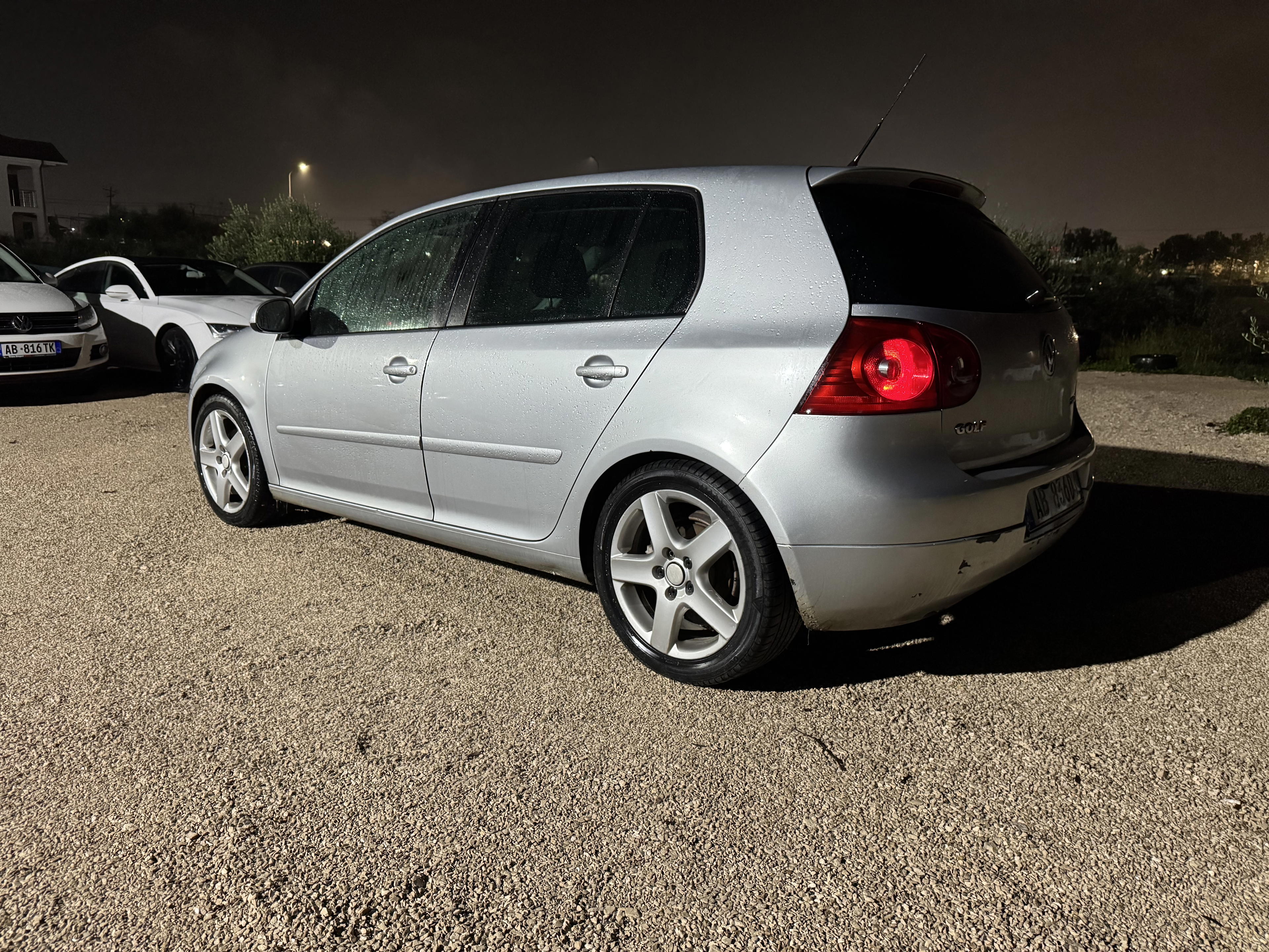 Volkswagen Golf - side view