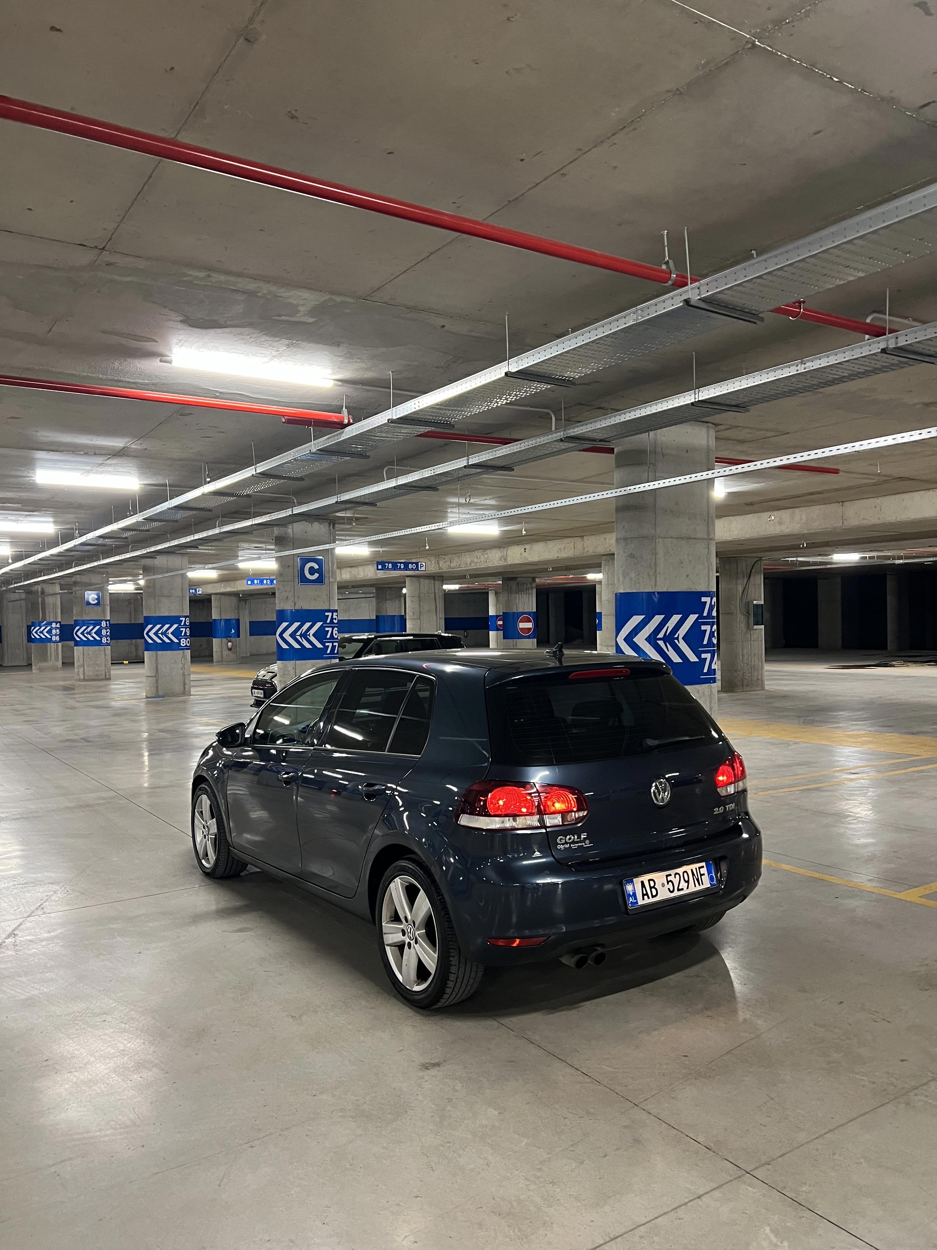 Volkswagen Golf - side view
