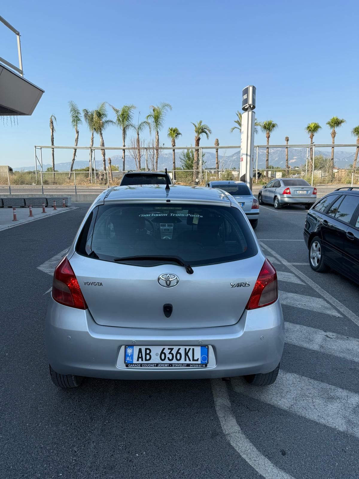 Toyota Yaris - side view