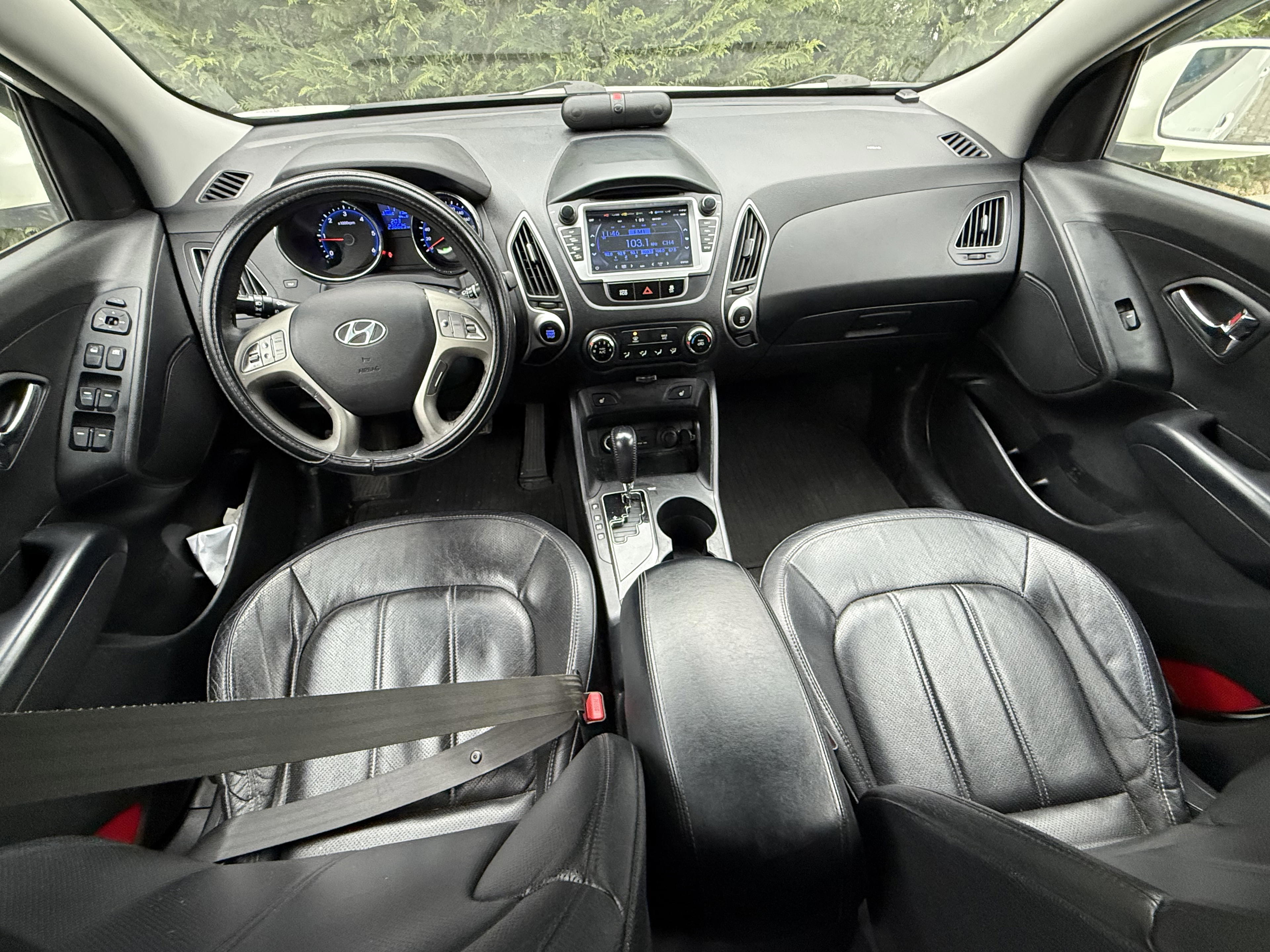 Hyundai Tucson - side view