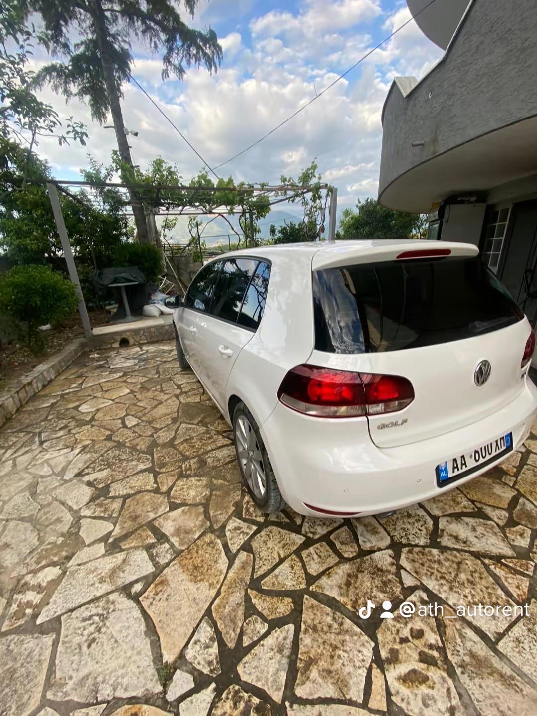 Volkswagen Golf - main photo