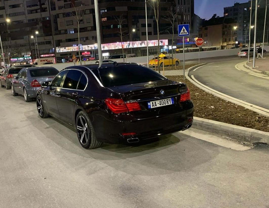 BMW 7 Series - side view