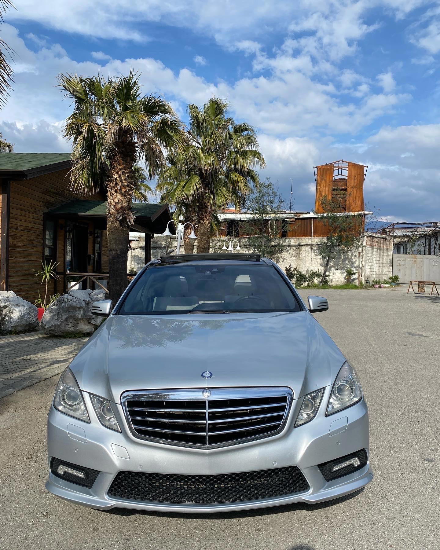 Mercedes-Benz E-Class - side view