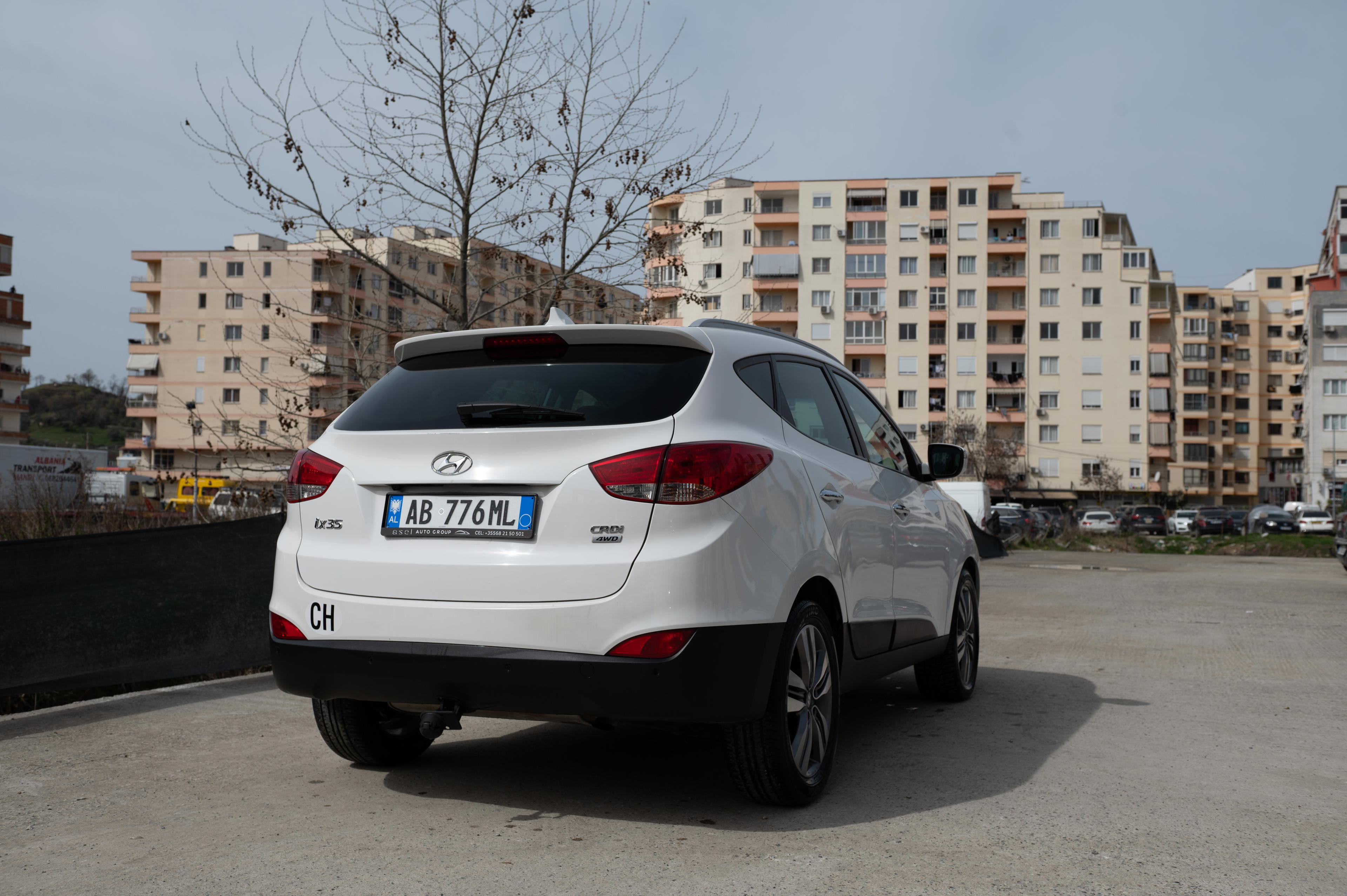 Hyundai Tucson - side view