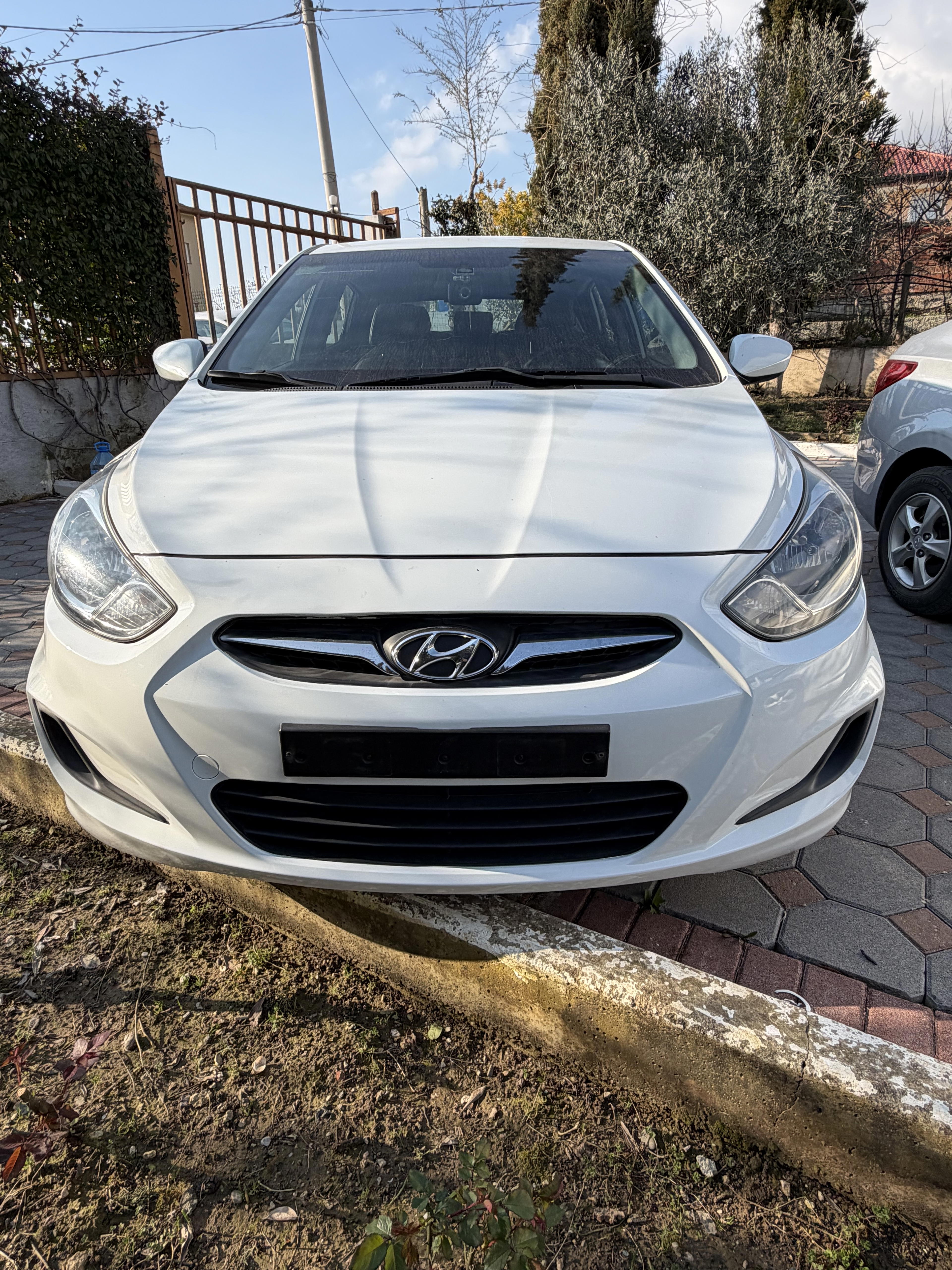 Hyundai Accent RentX Albania