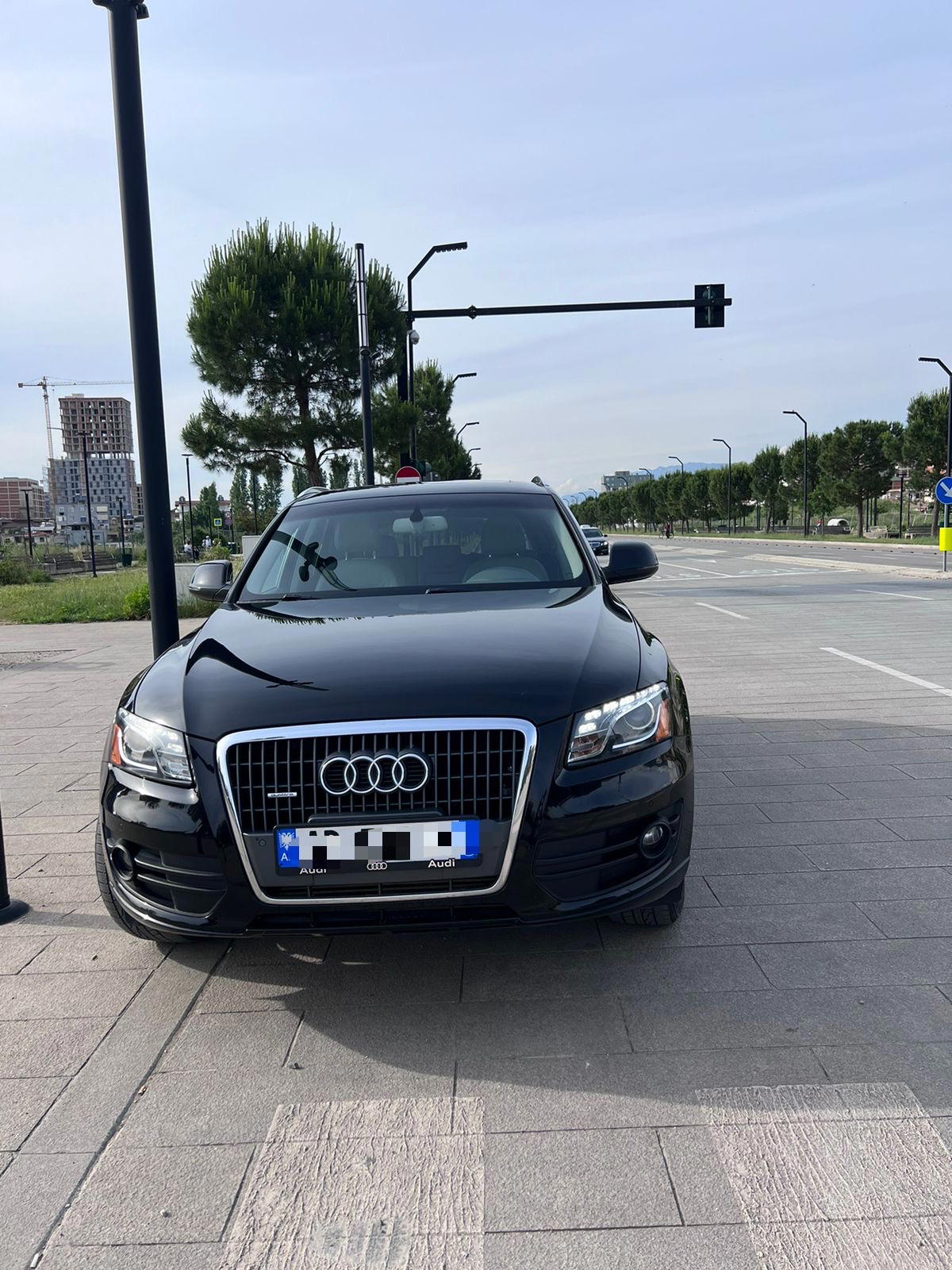 Audi Q5 - side view