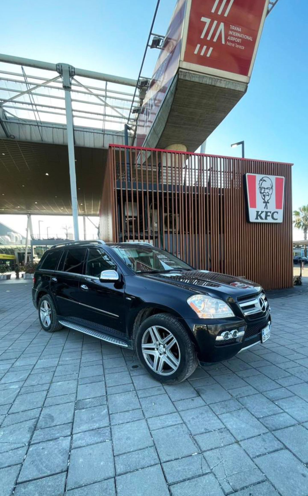 Mercedes-Benz GL-Class - main photo