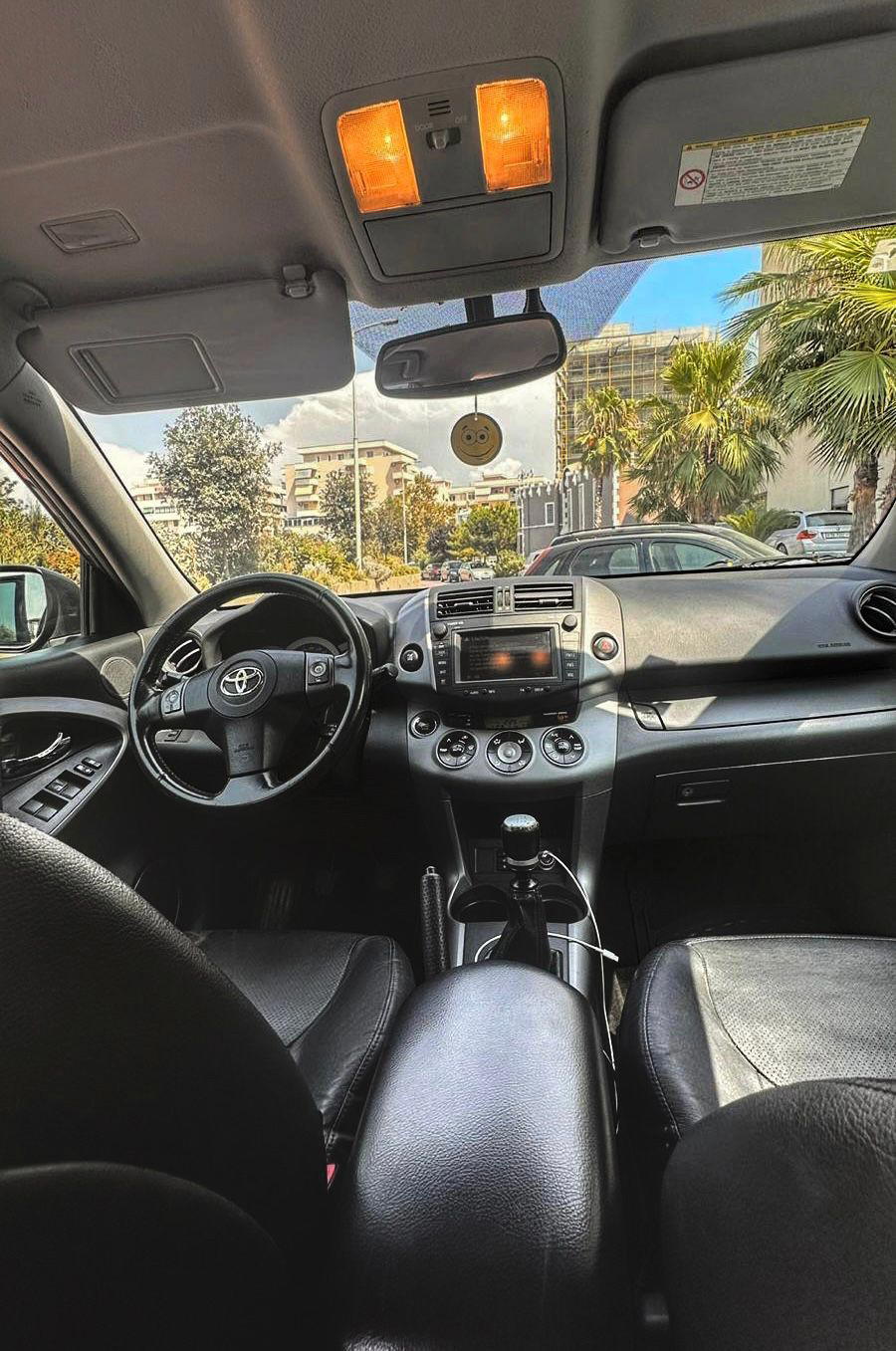 Toyota RAV4 - photo 4