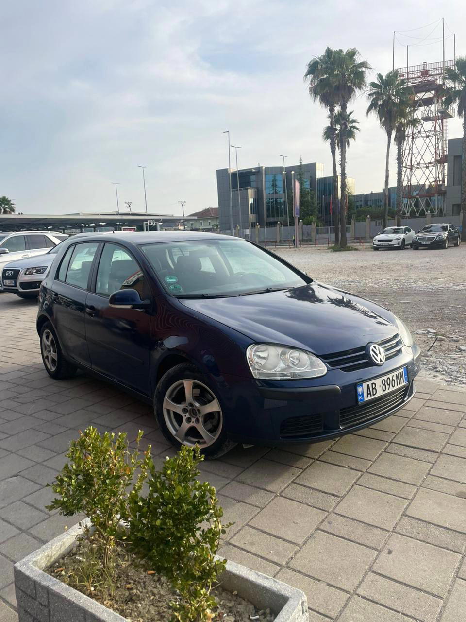 Volkswagen Golf - main photo