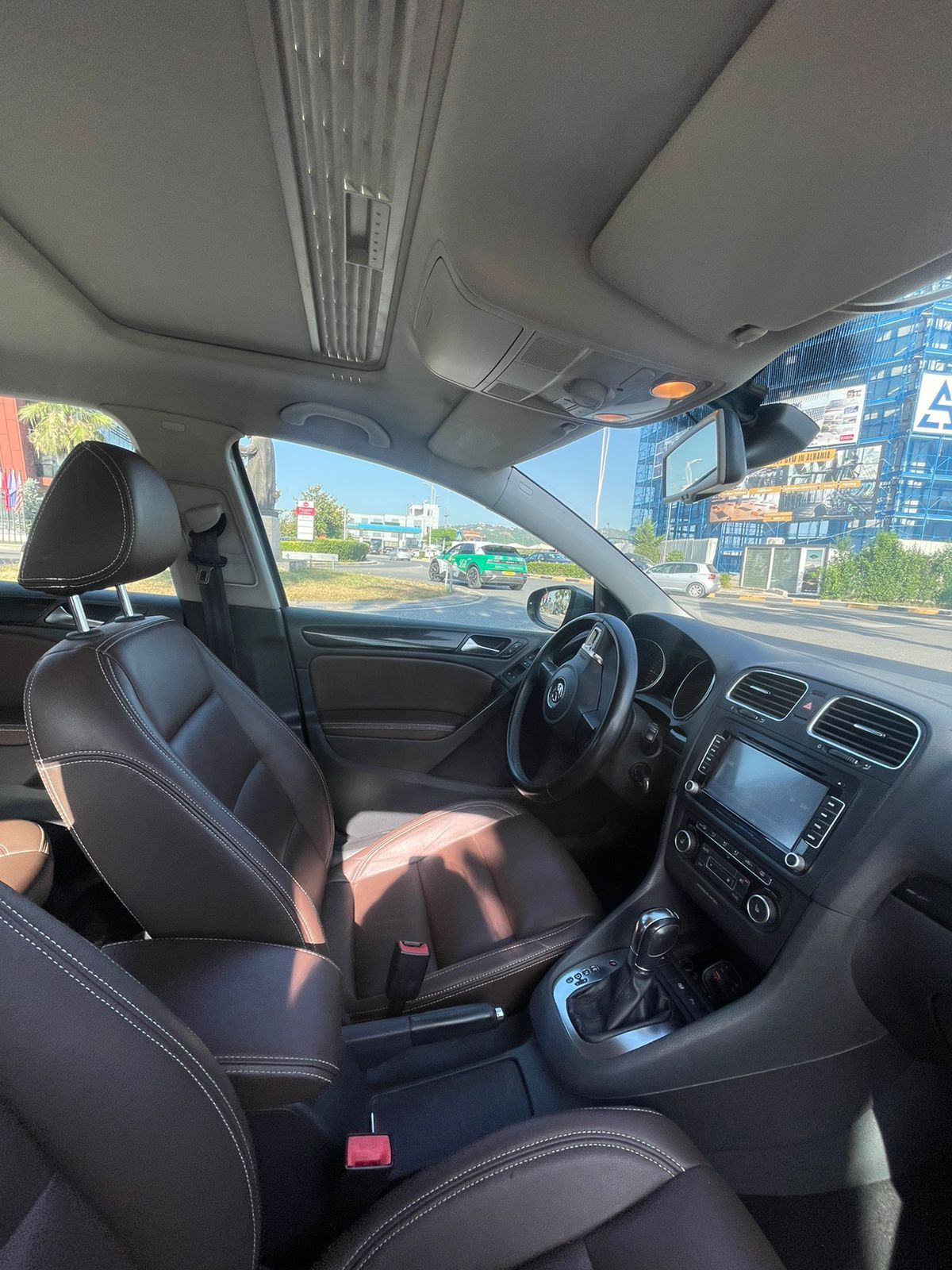 Volkswagen Golf - side view