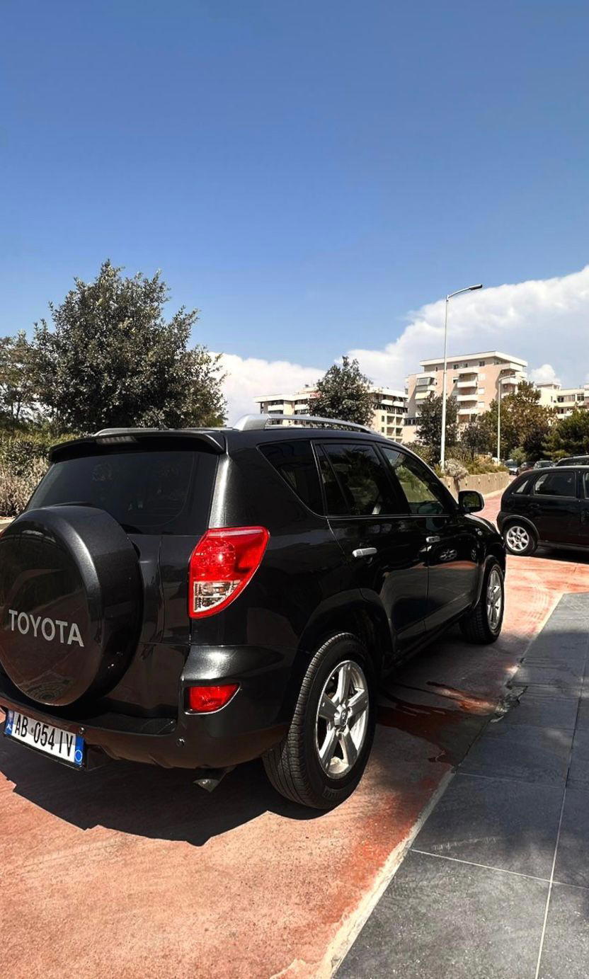Toyota RAV4 - photo 3