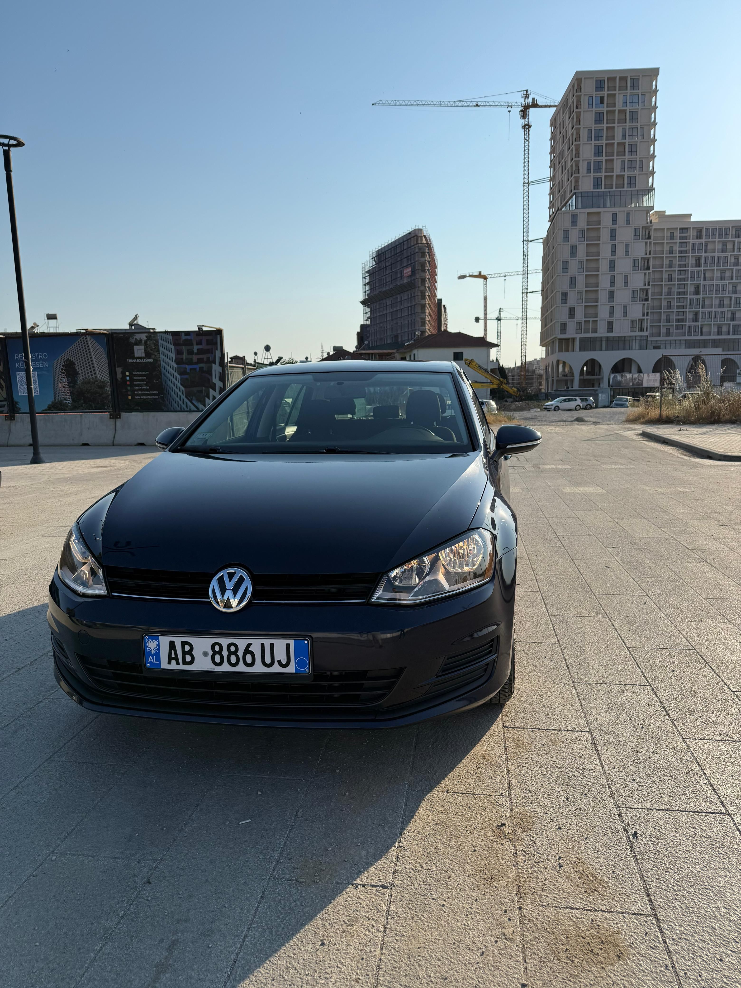 Volkswagen Golf - main photo