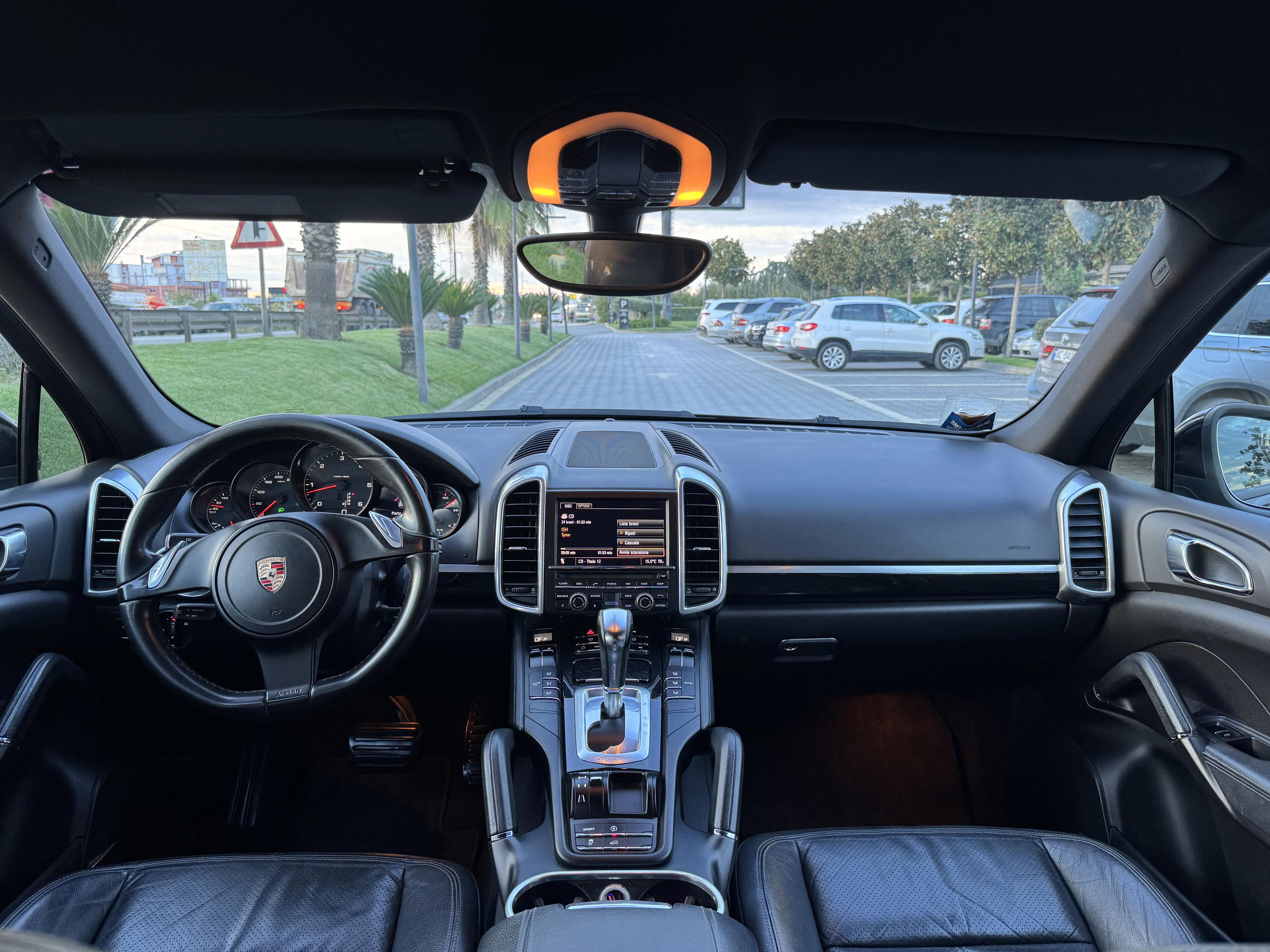 Porsche Cayenne - side view
