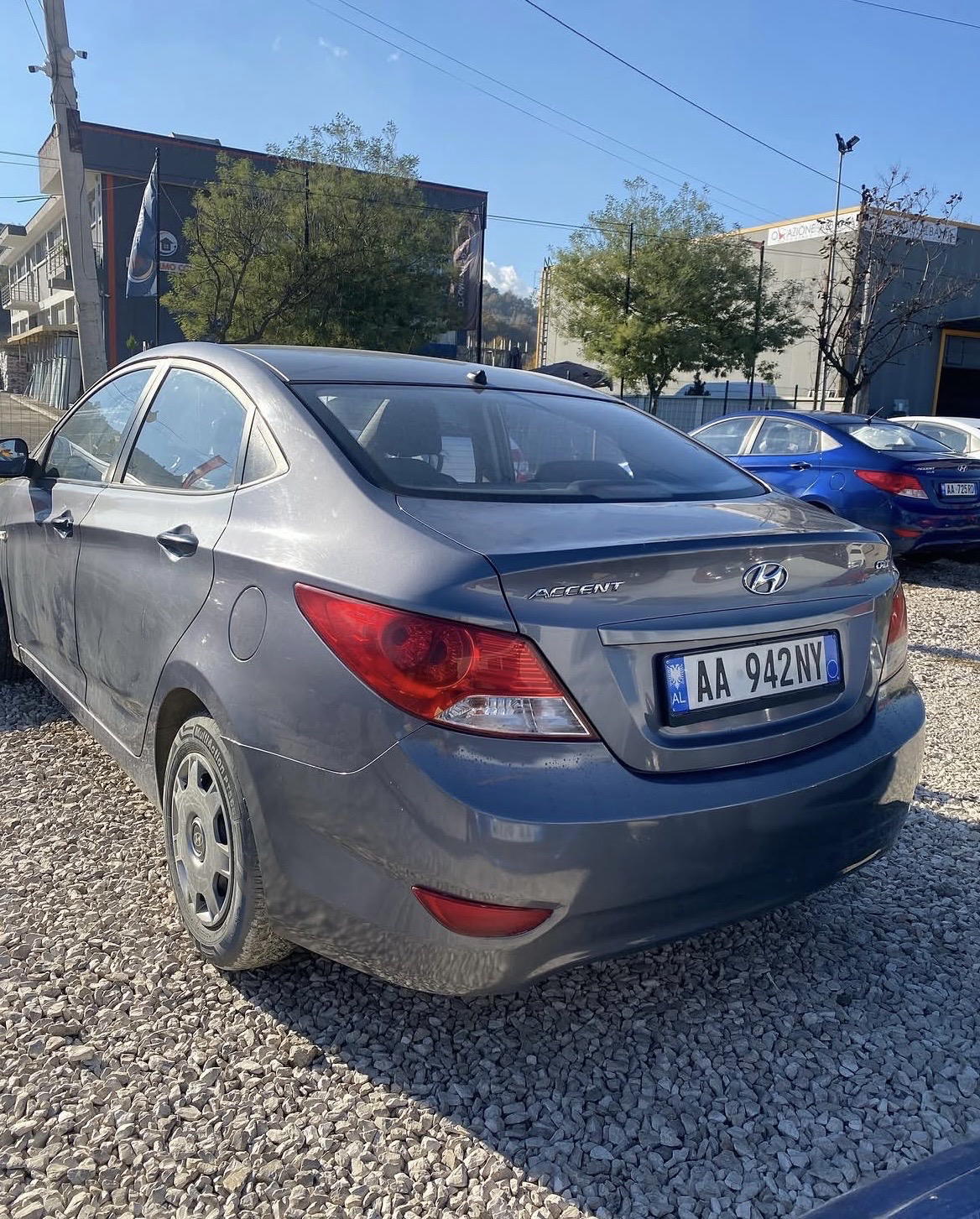 Hyundai Accent - side view