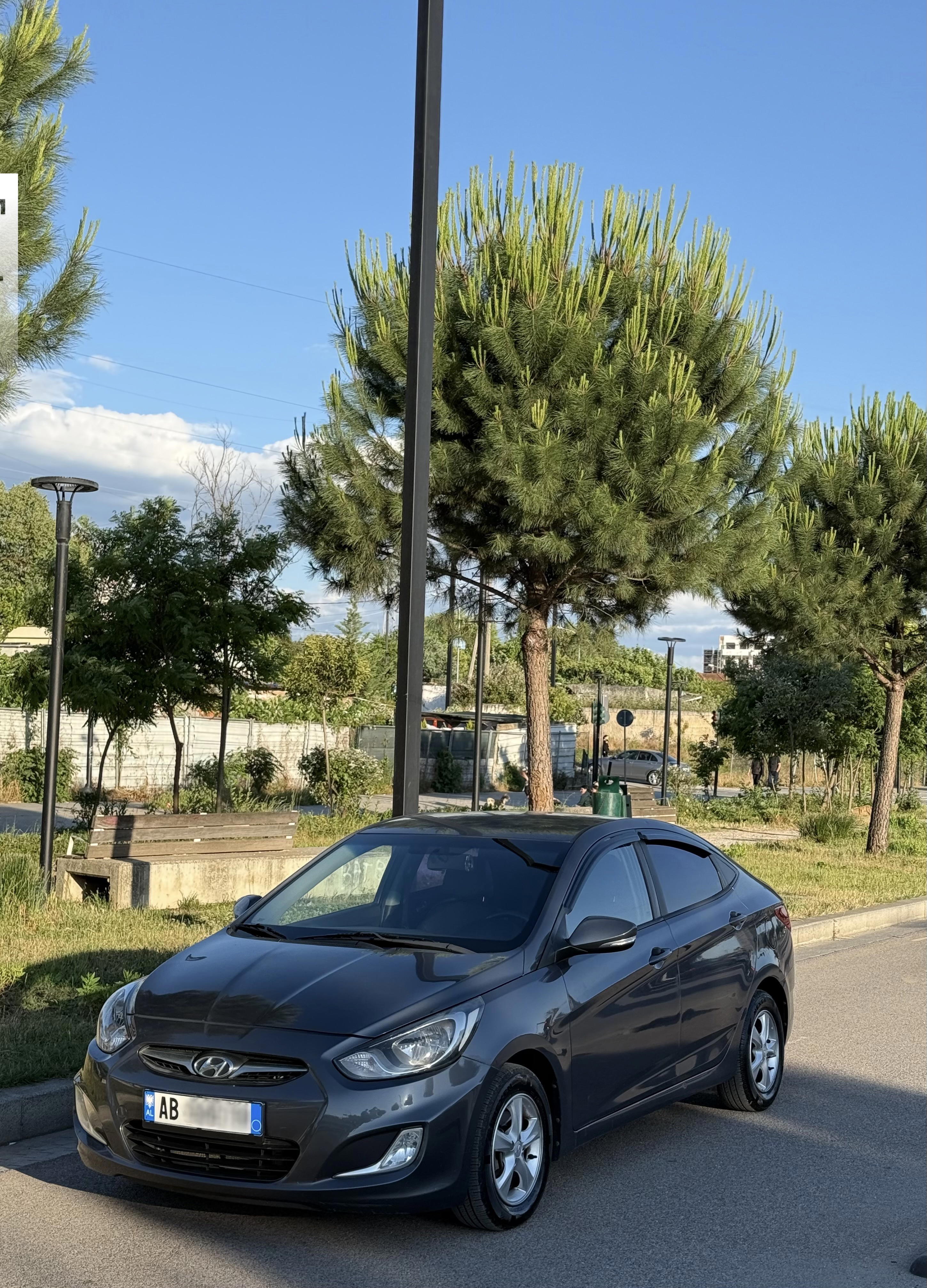 Hyundai Accent - main photo