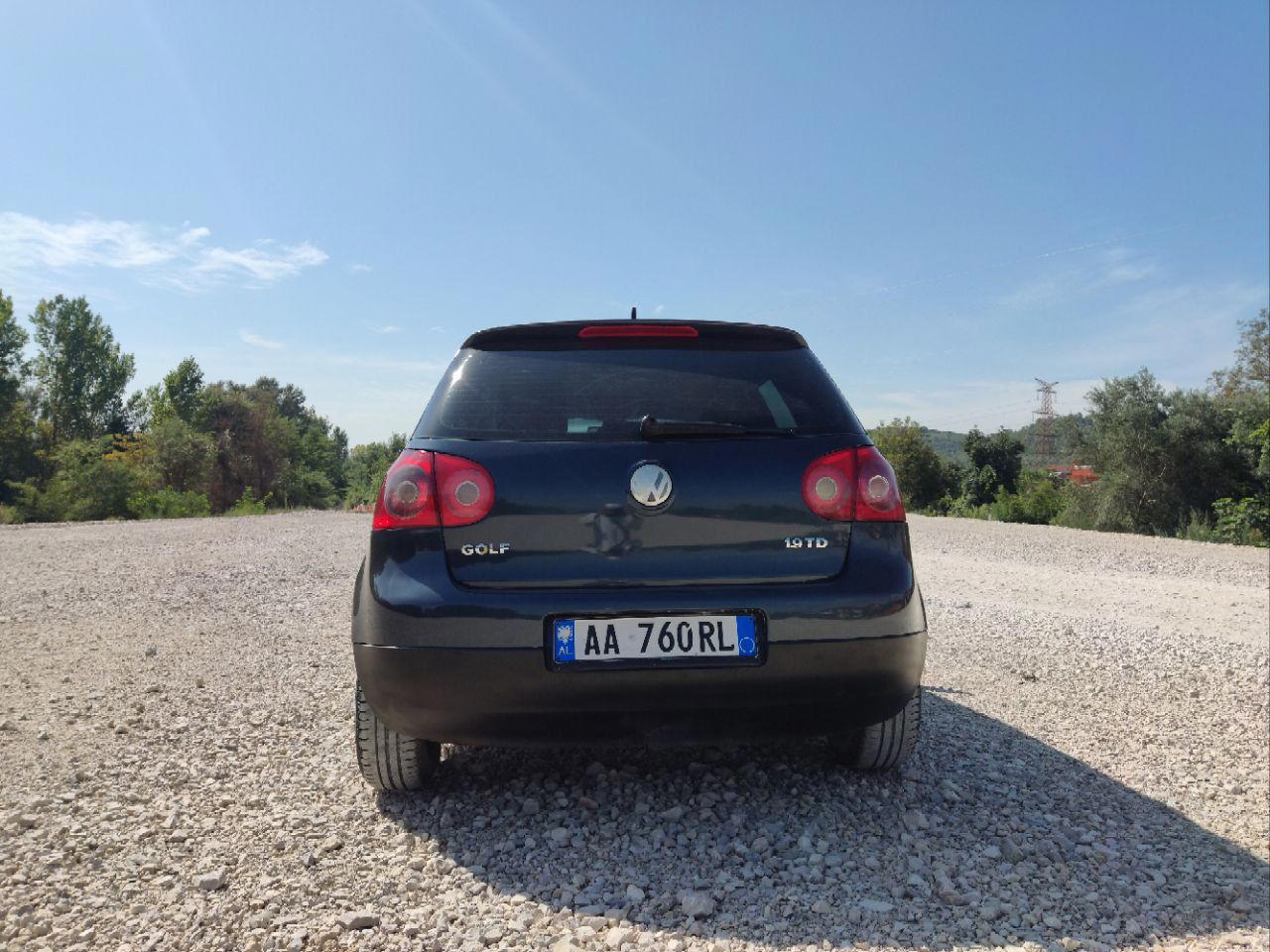 Volkswagen Golf - side view