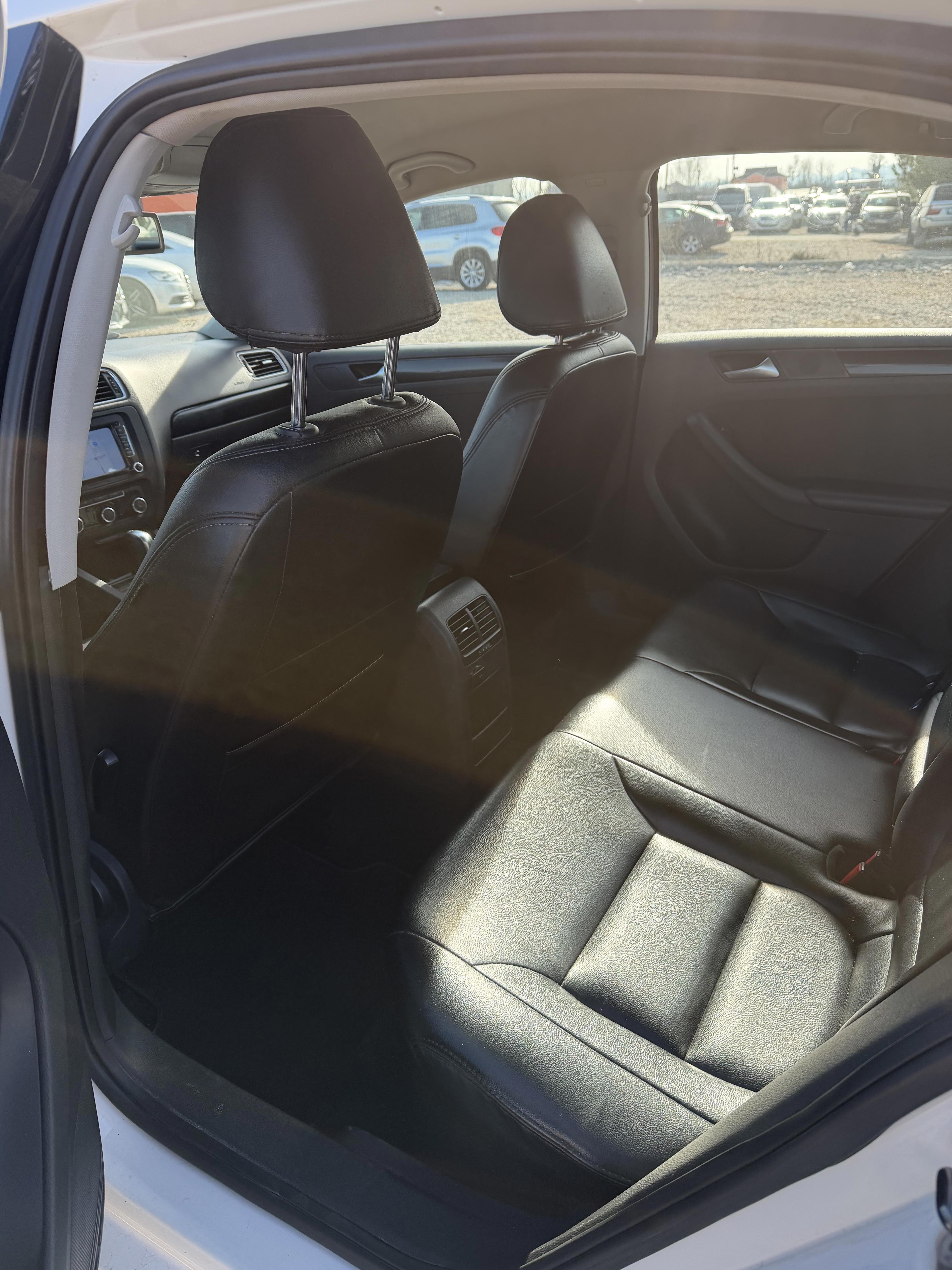 Volkswagen Jetta - photo 3