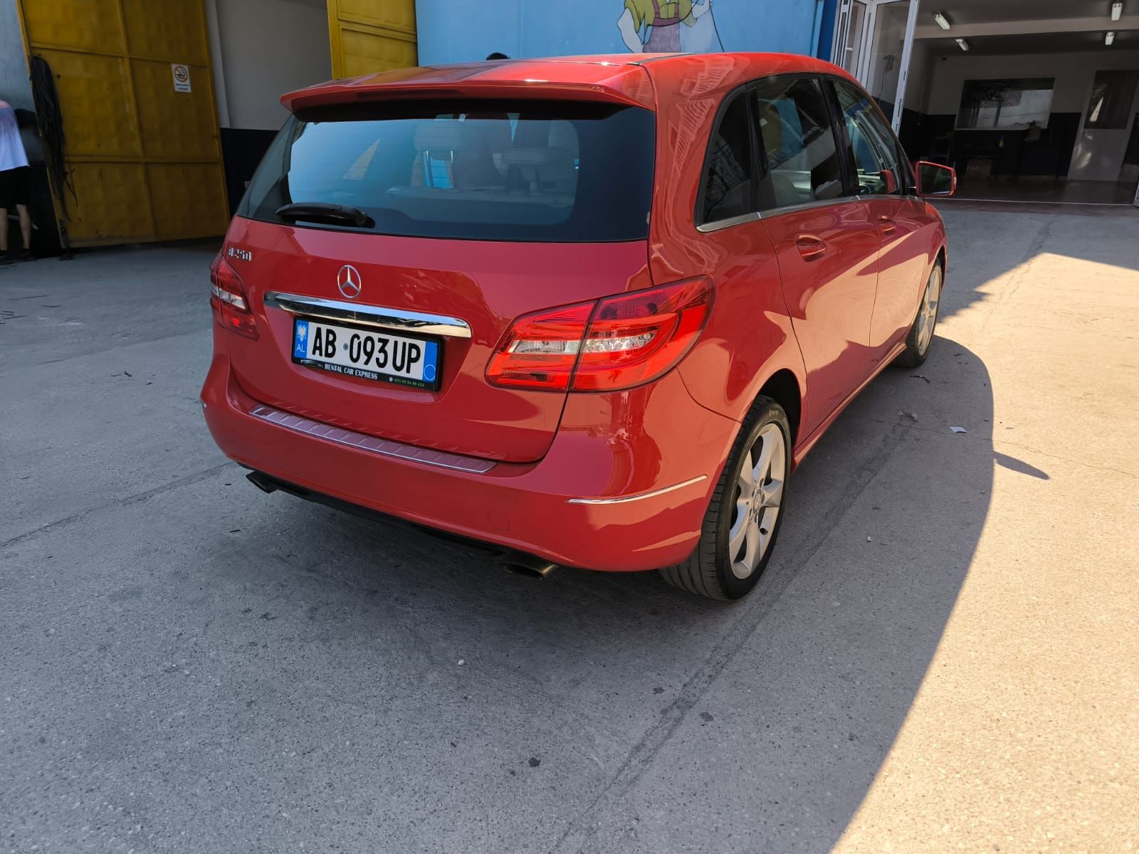 Mercedes-Benz B-Class - main photo
