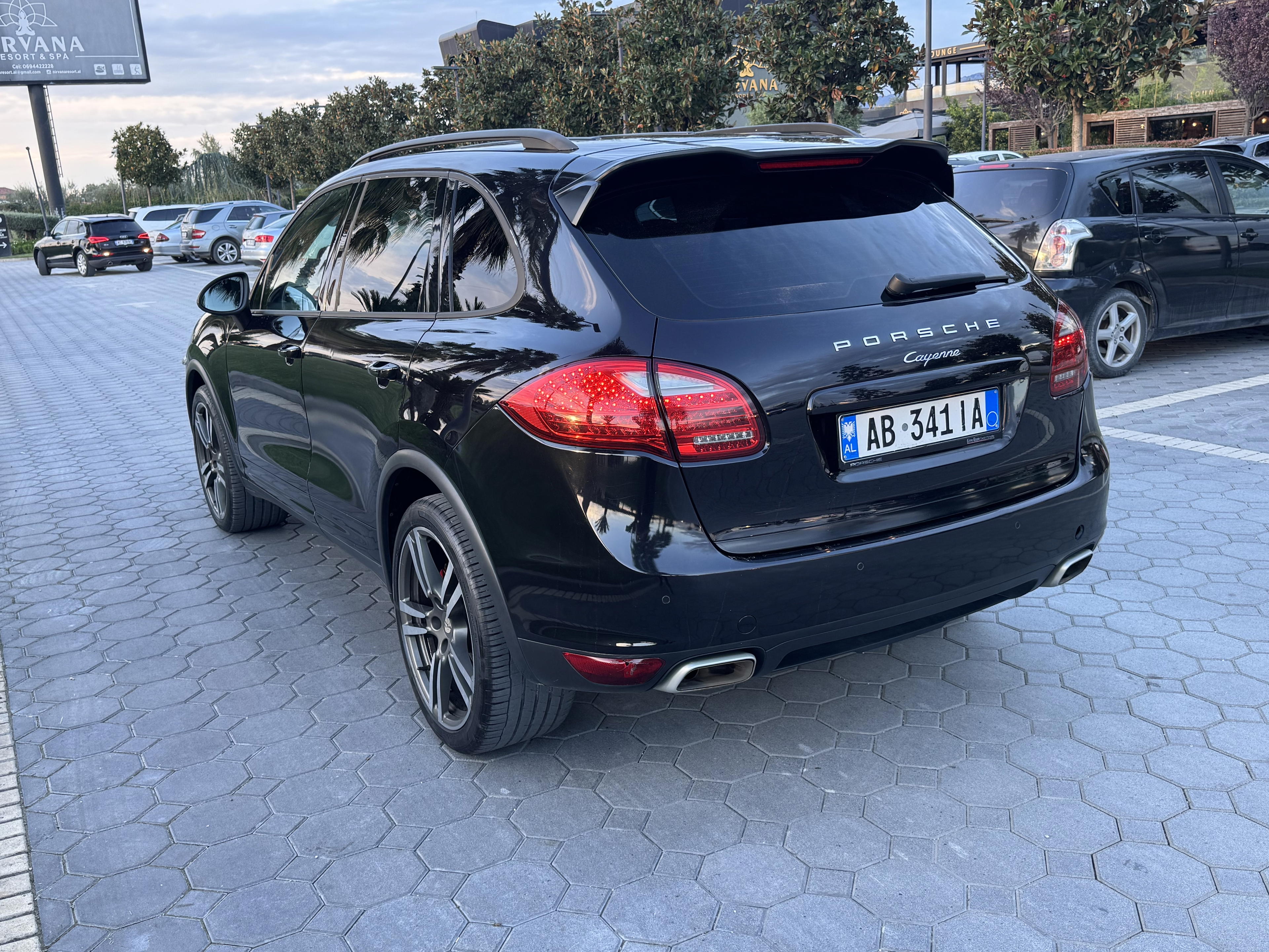 Porsche Cayenne - main photo
