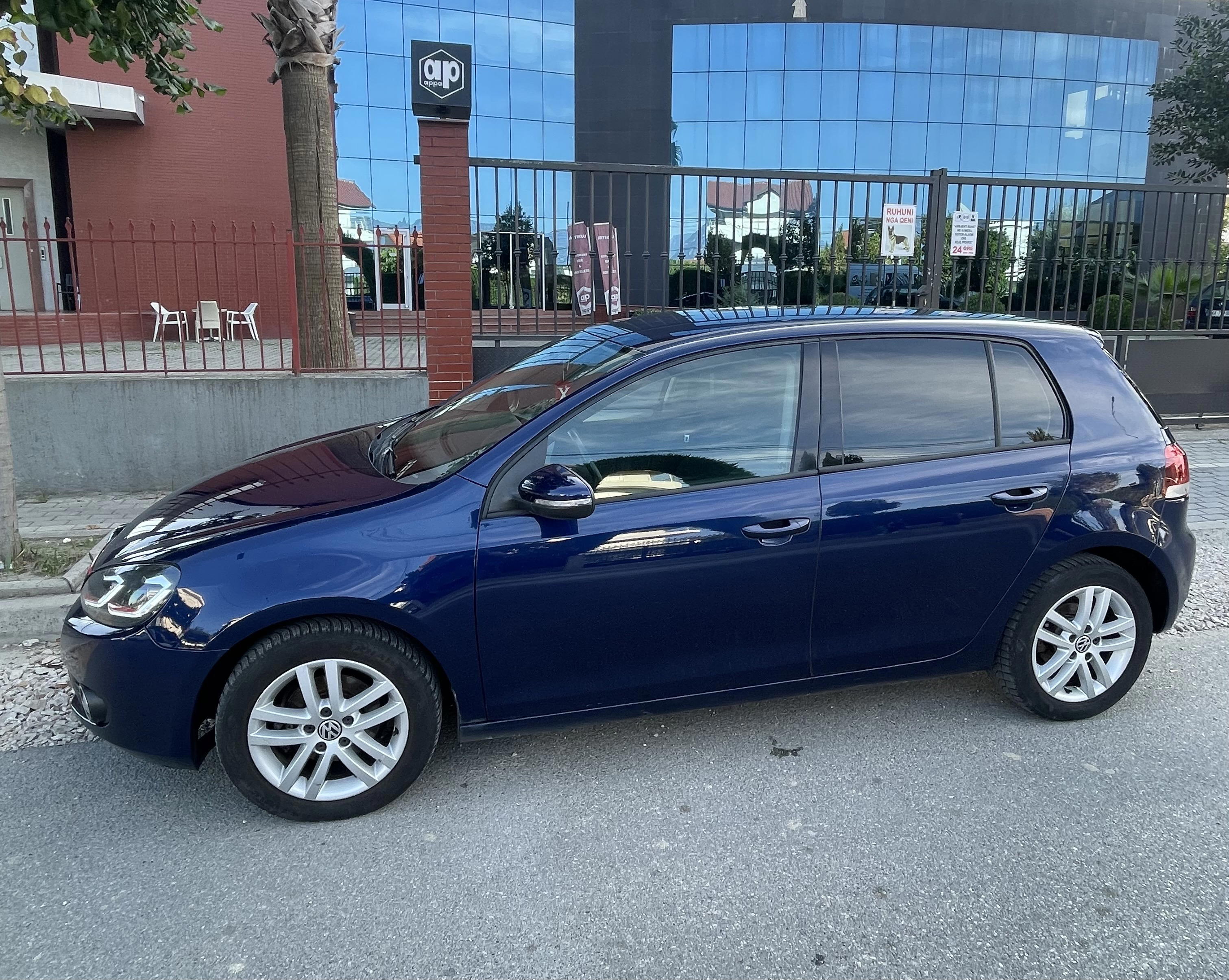 Volkswagen Golf - main photo