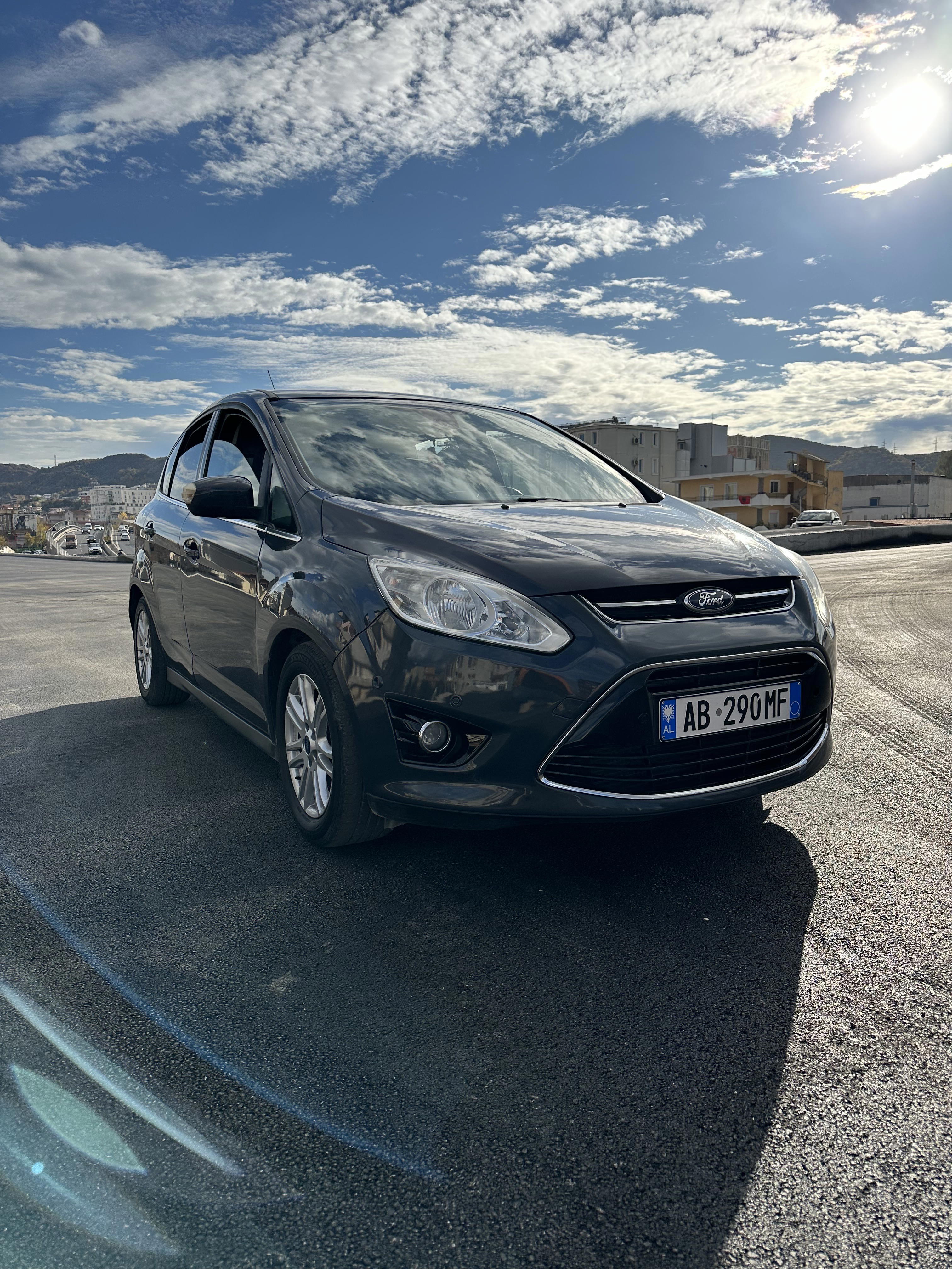 Ford C-MAX Energi - side view