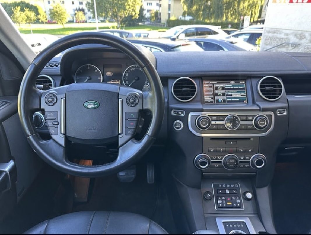 Land Rover Discovery Series II - side view