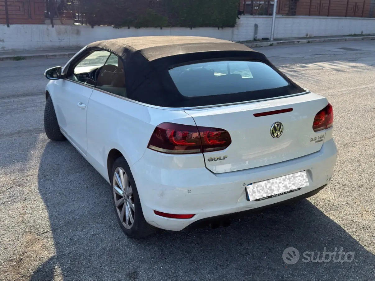 Volkswagen Golf - side view