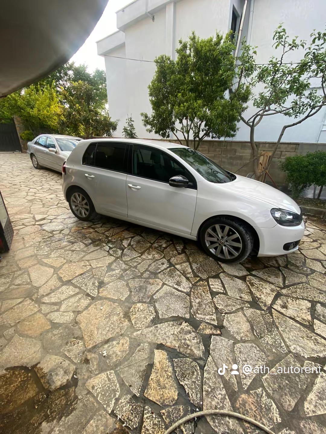 Volkswagen Golf - side view