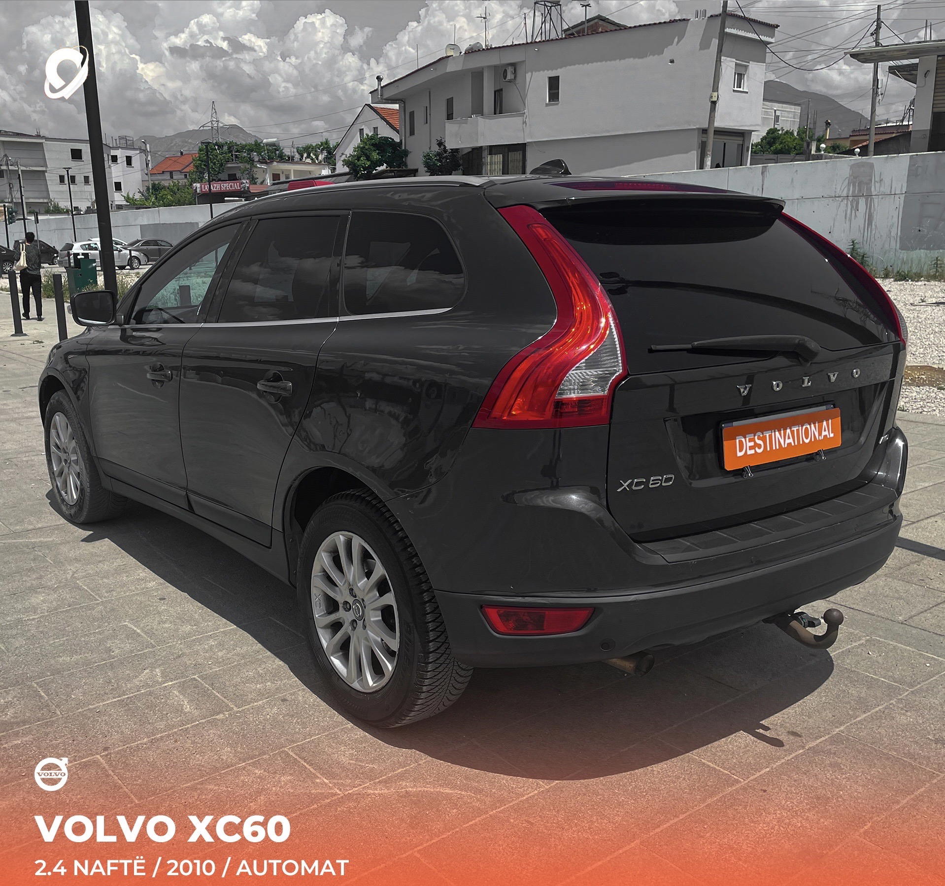 Volvo XC60 - side view