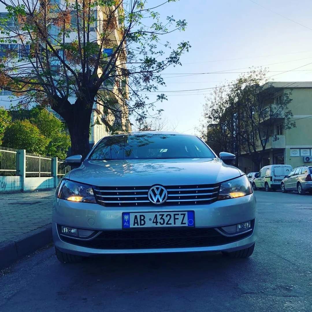 Volkswagen Passat - side view