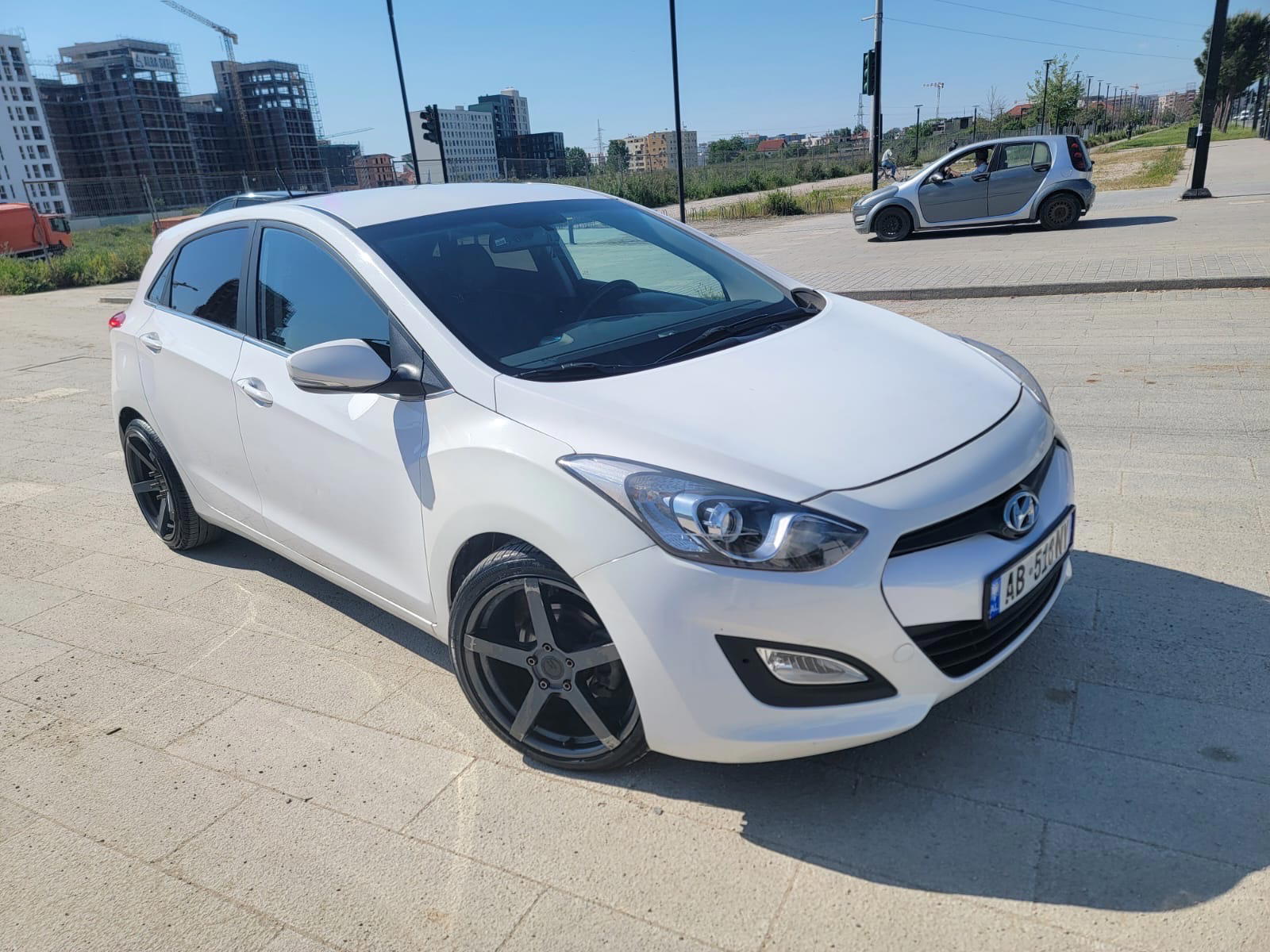Hyundai I30 - side view
