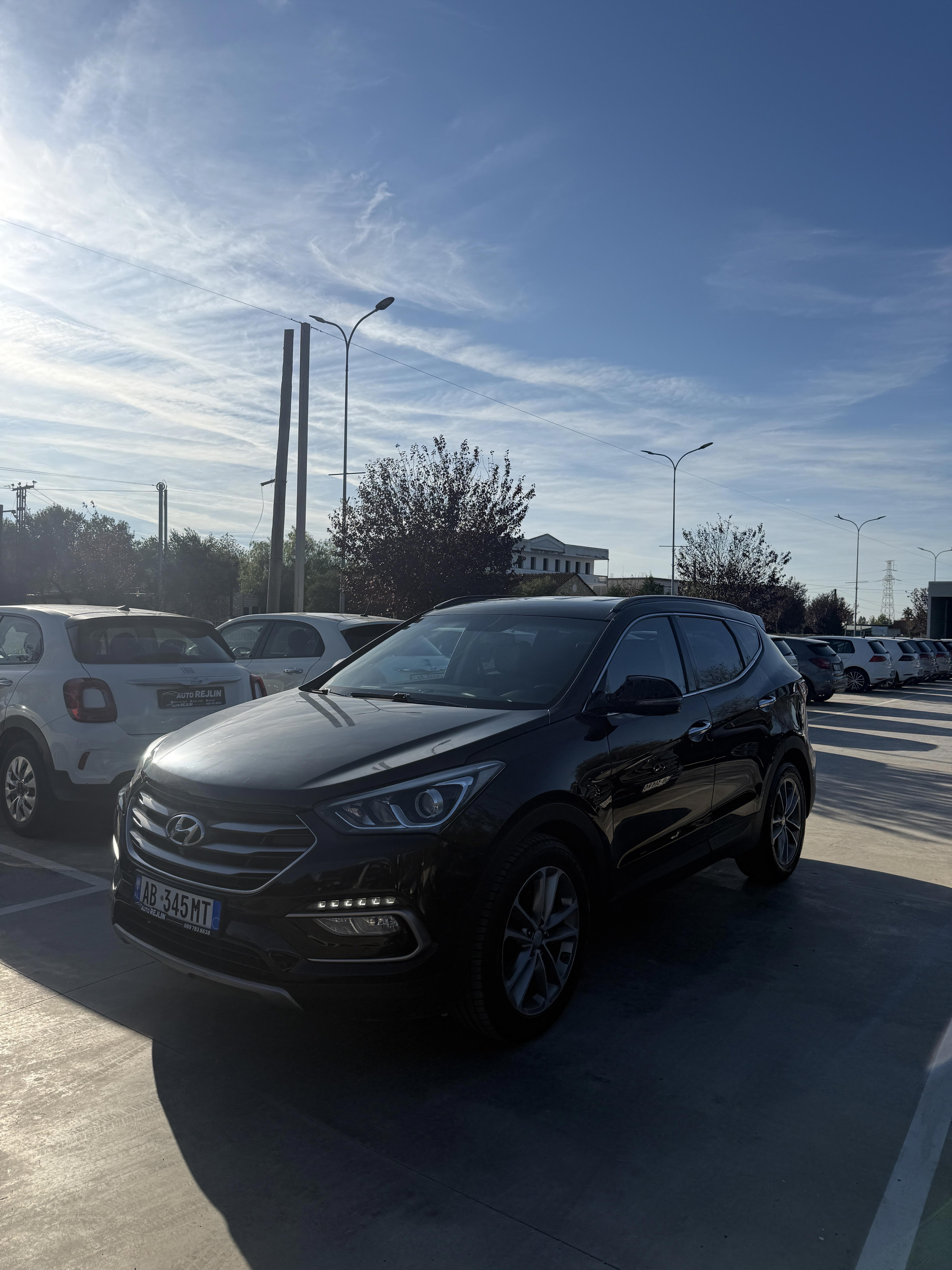 Hyundai Santa Fe - side view