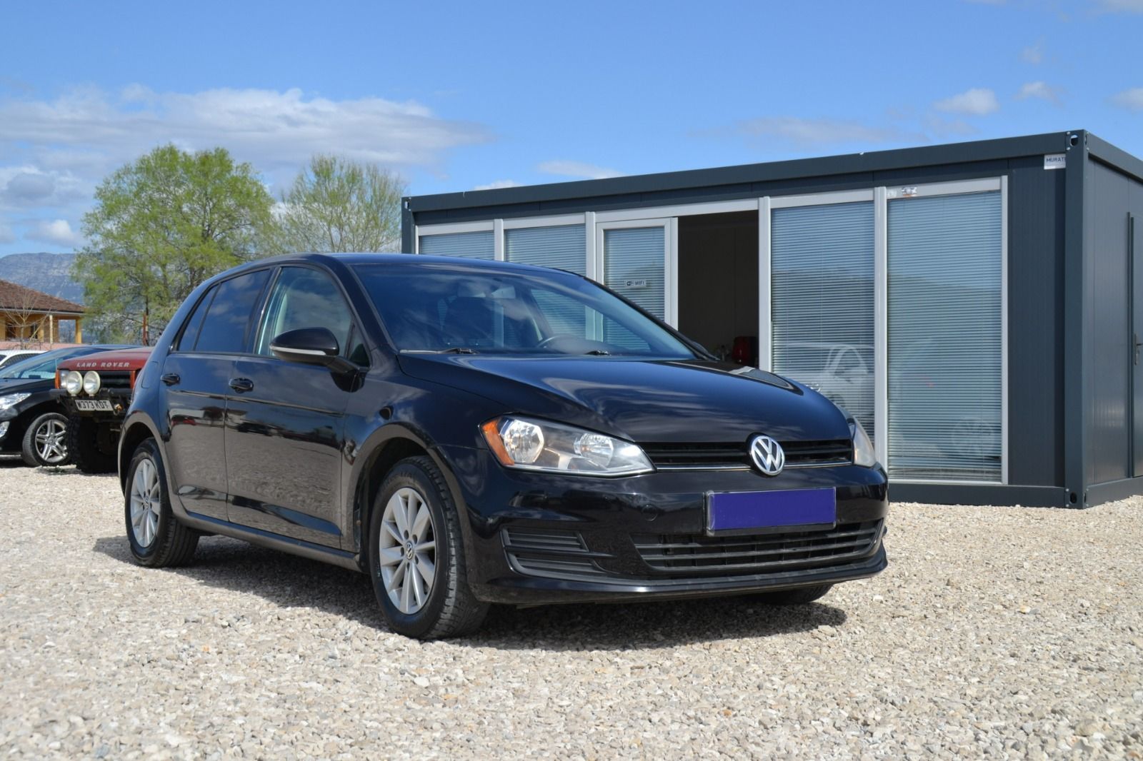 Volkswagen Golf - side view