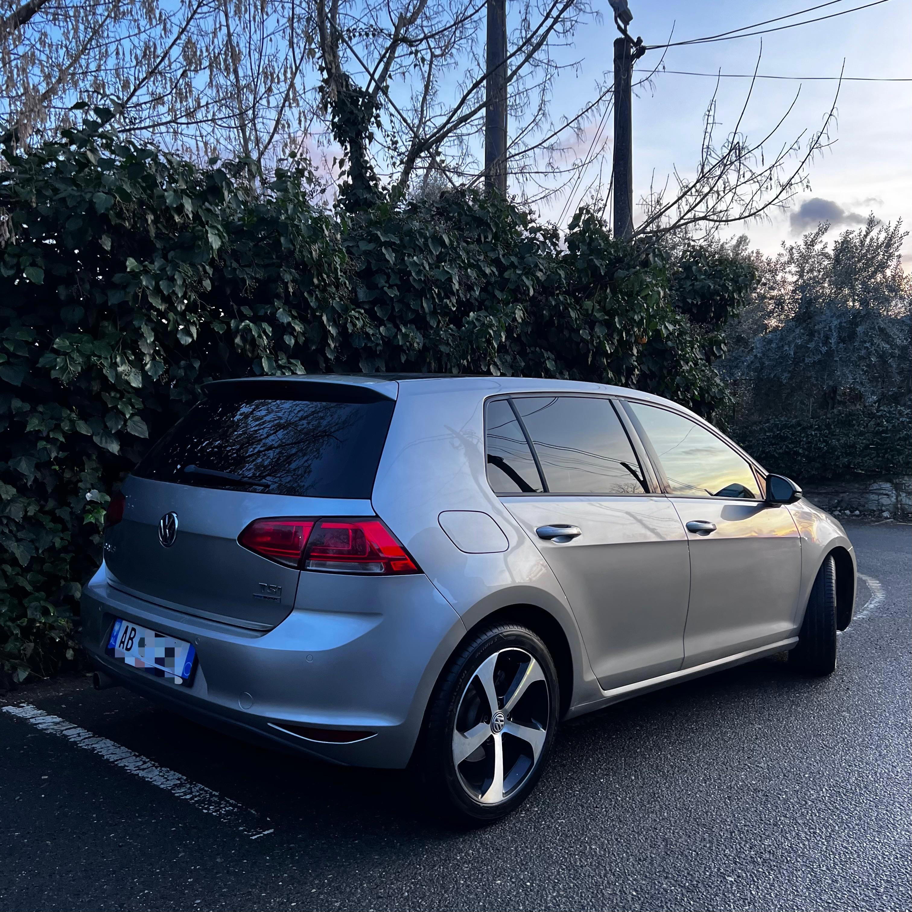 Volkswagen Golf - side view
