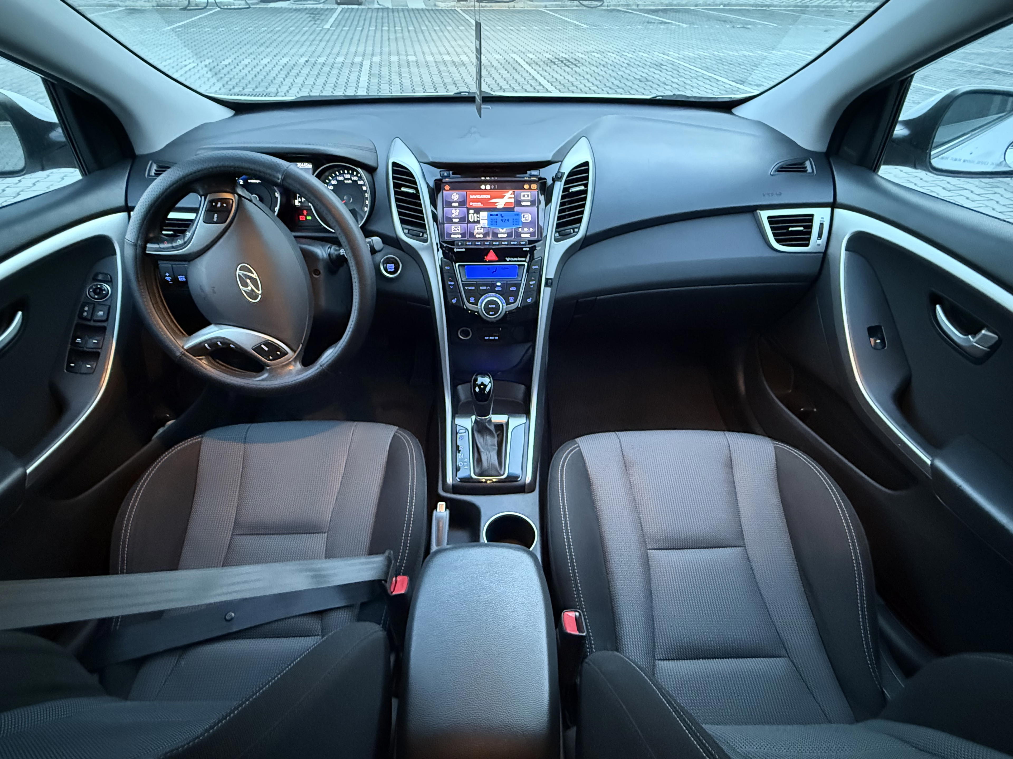 Hyundai I30 - main photo