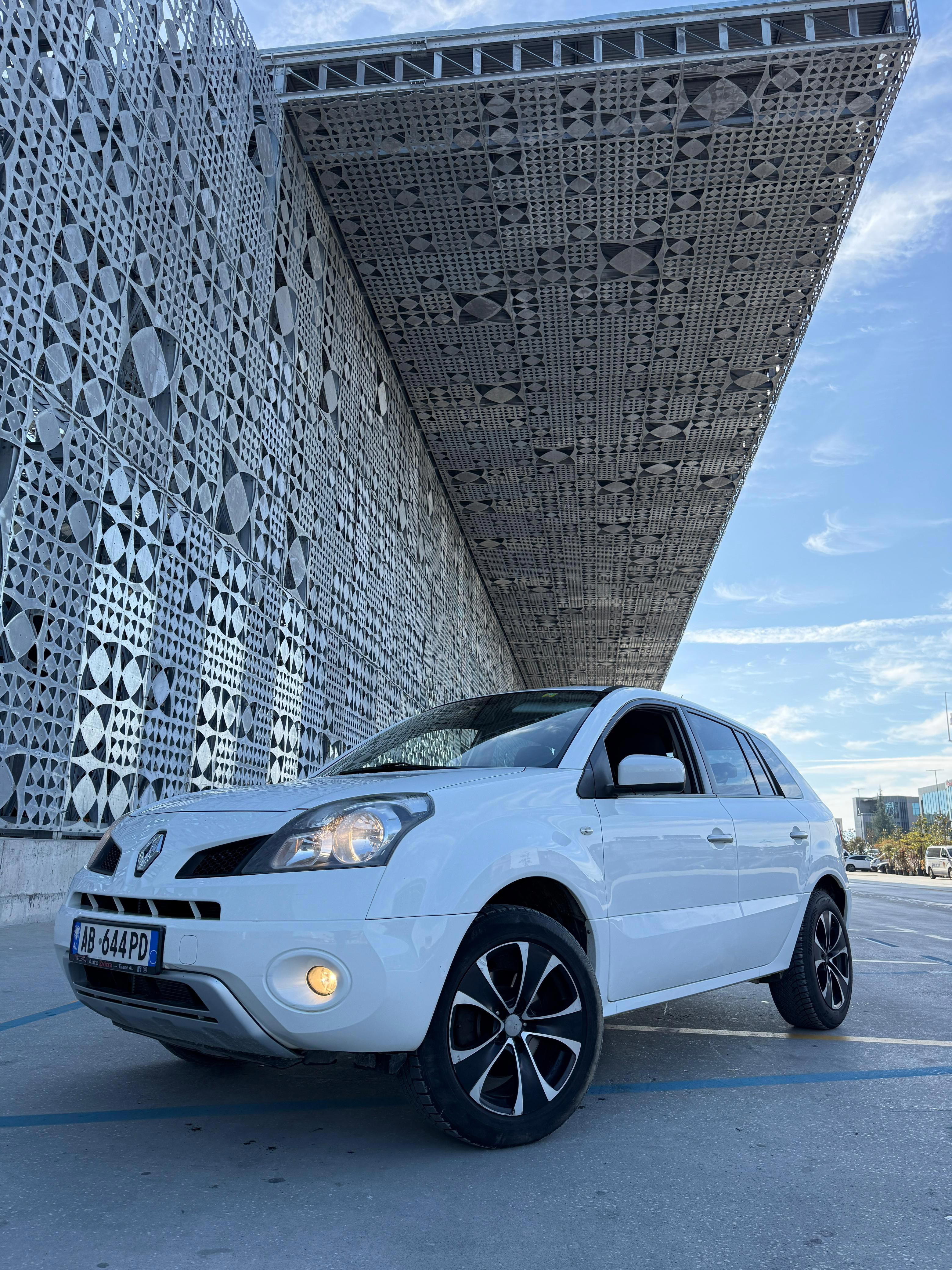 Renault Scenic XMode RentX Albania