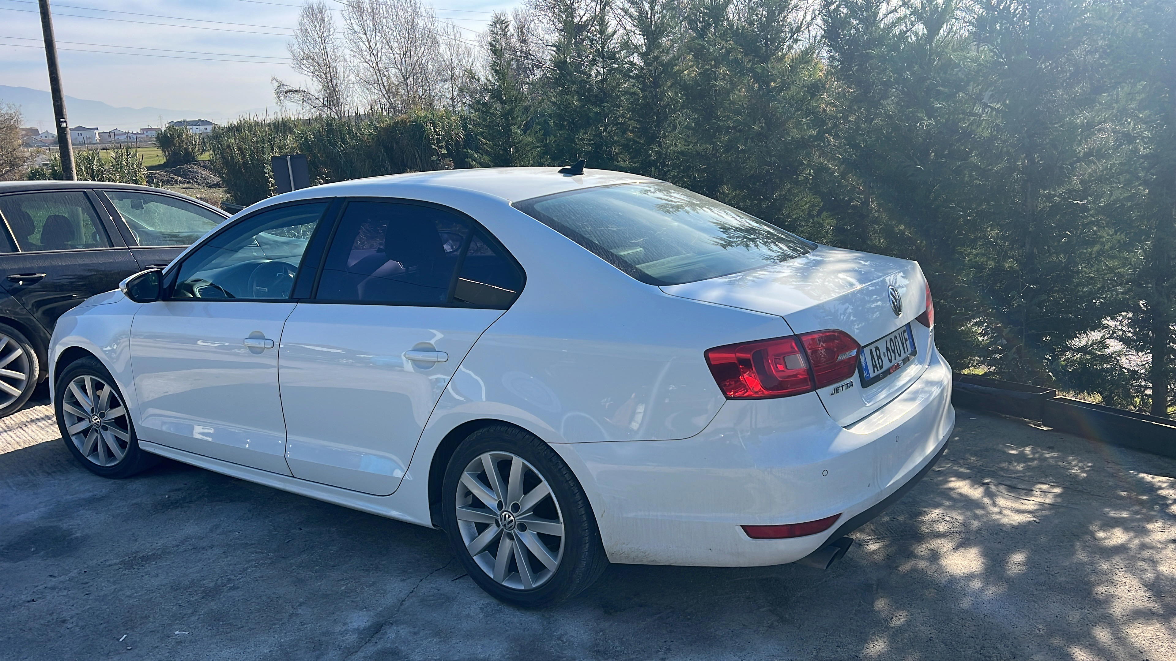 Volkswagen Jetta - side view