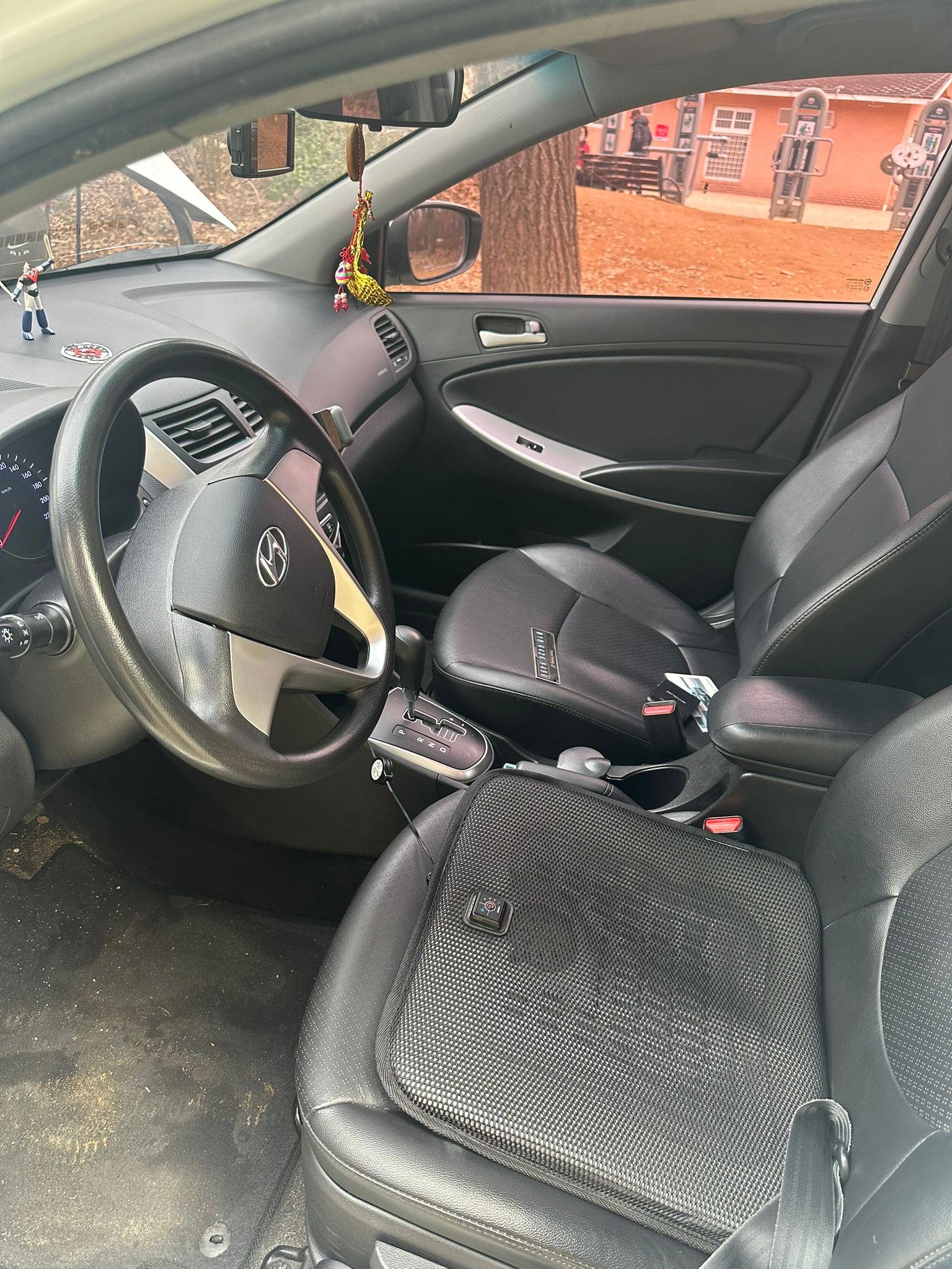 Hyundai Accent - side view