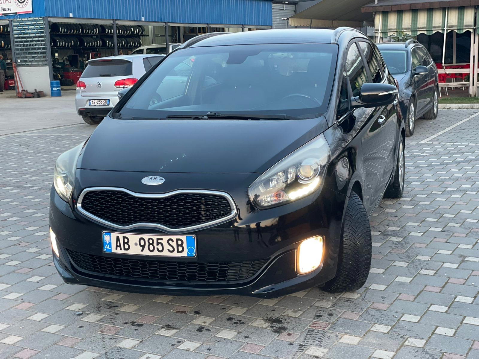Kia Forte - side view