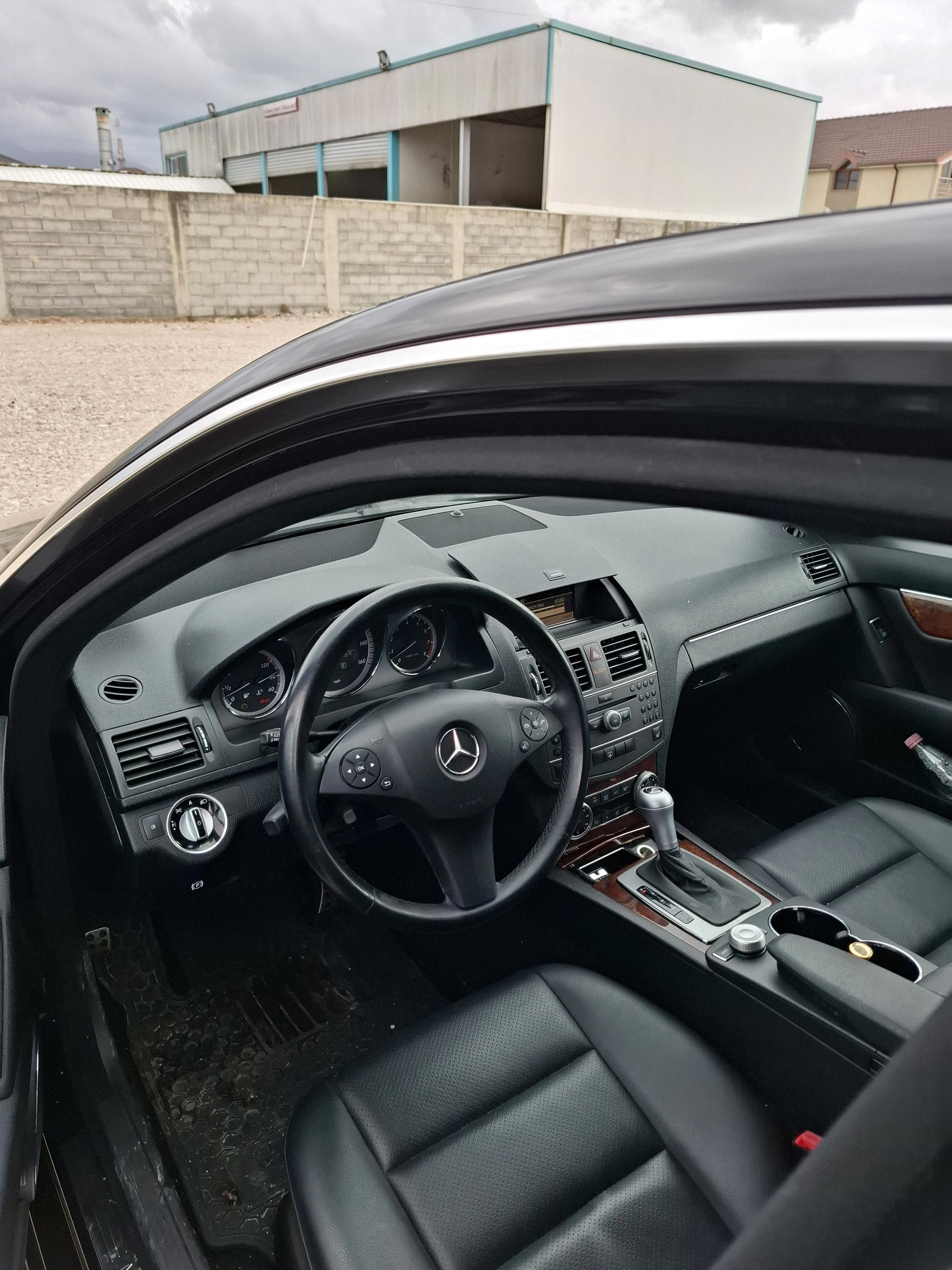 Mercedes-Benz C-Class - side view