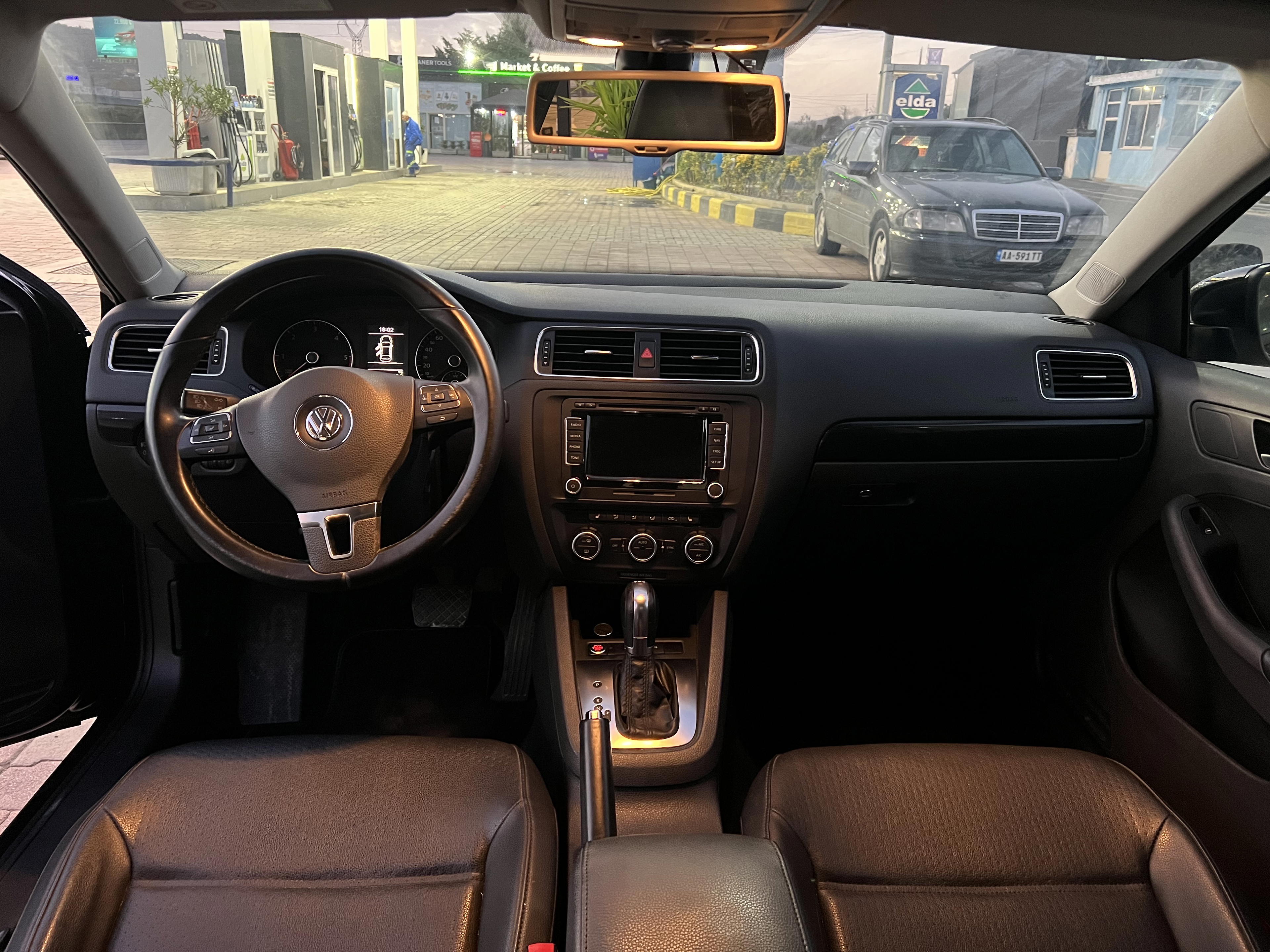 Volkswagen Jetta - photo 4