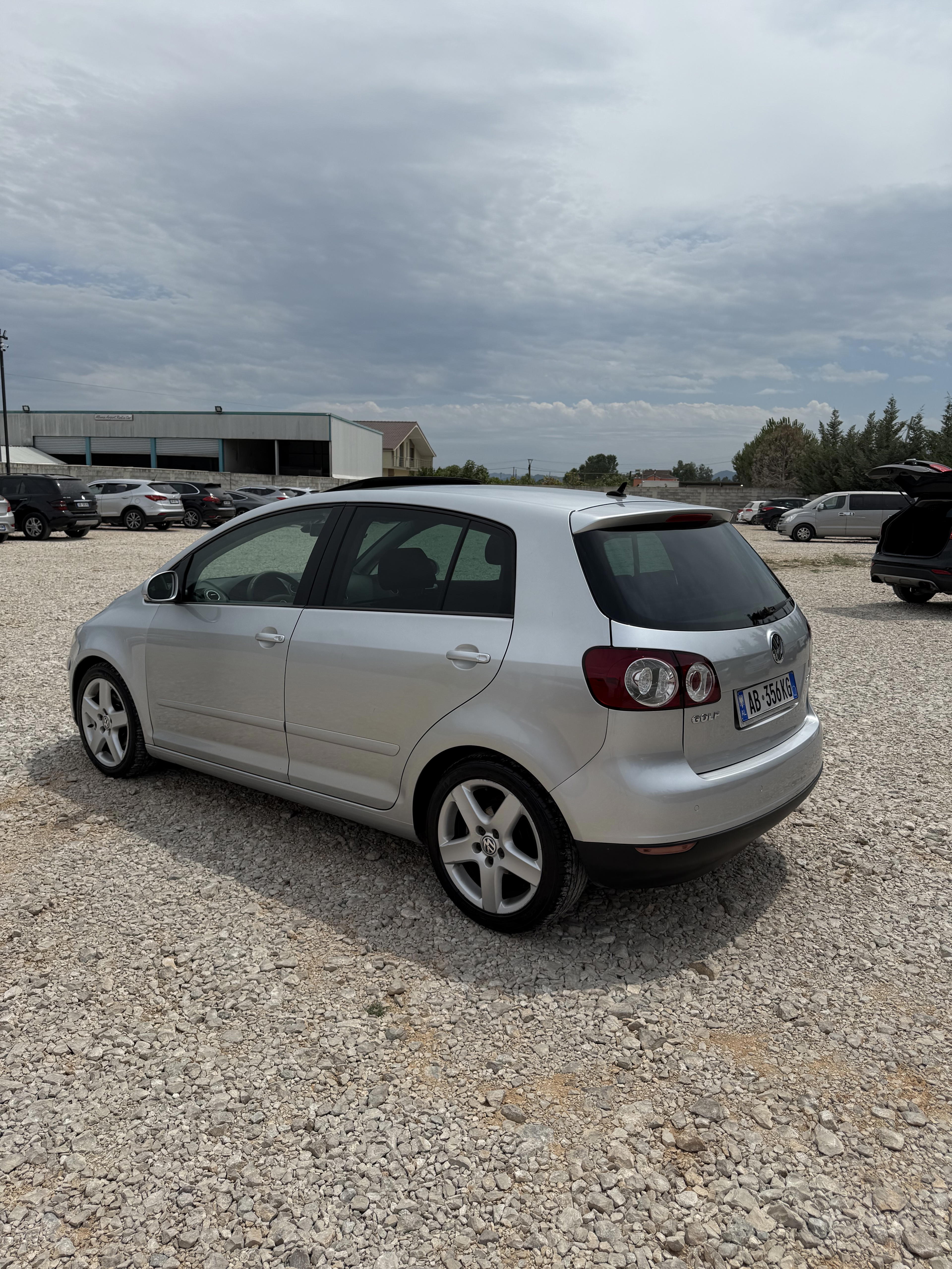 Volkswagen Golf Plus - side view