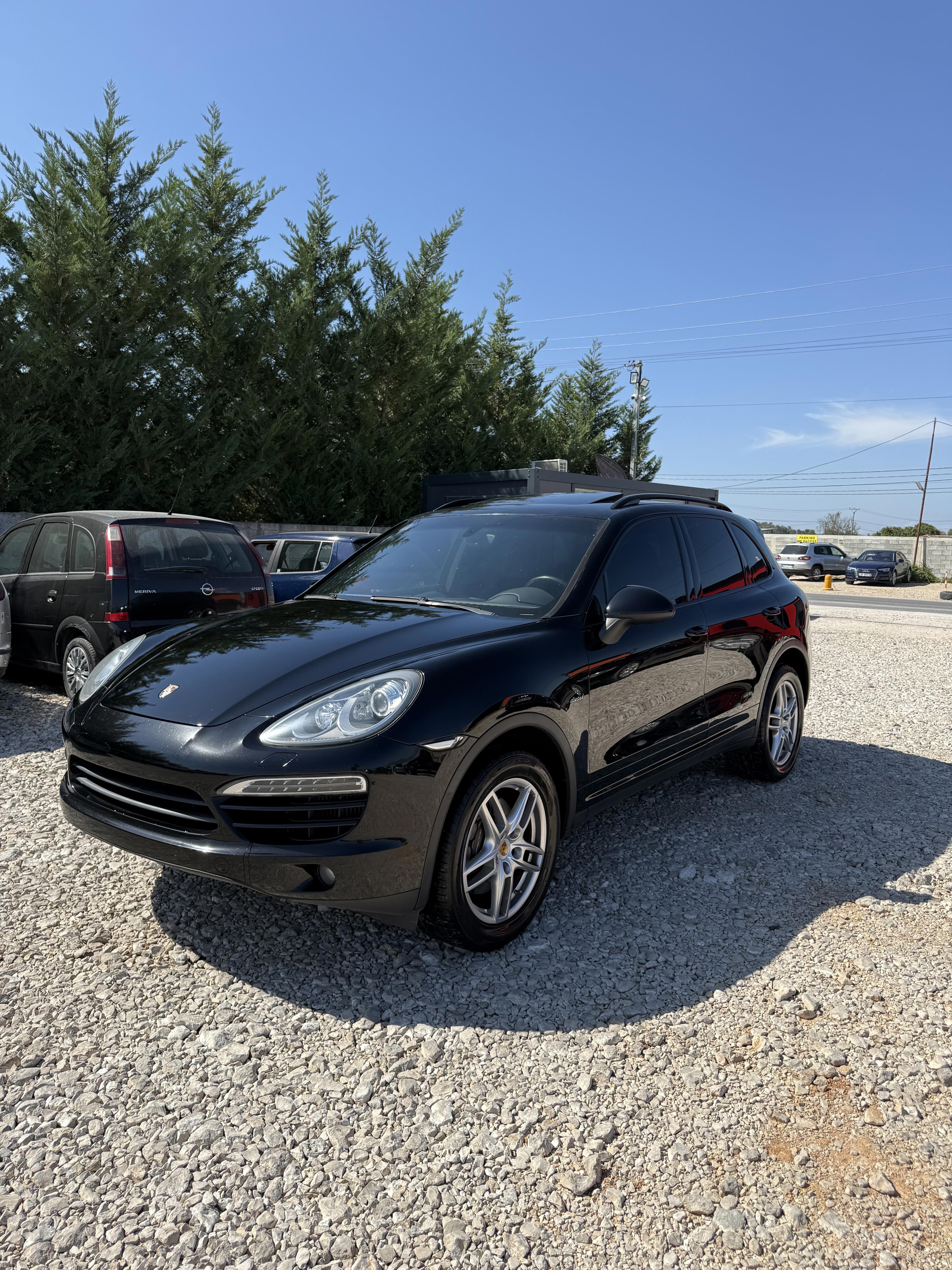 Porsche Cayenne - side view