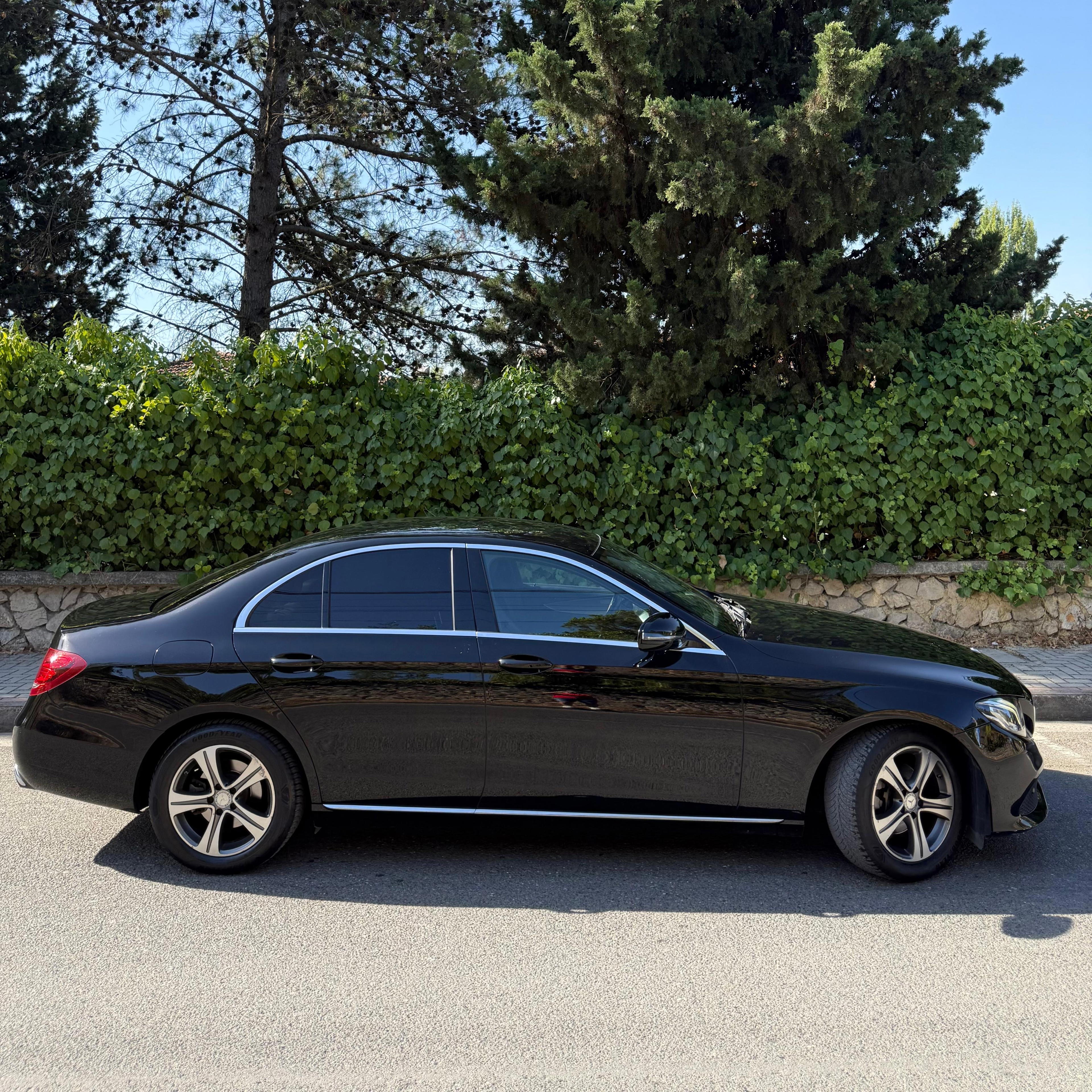 Mercedes-Benz E-Class - main photo