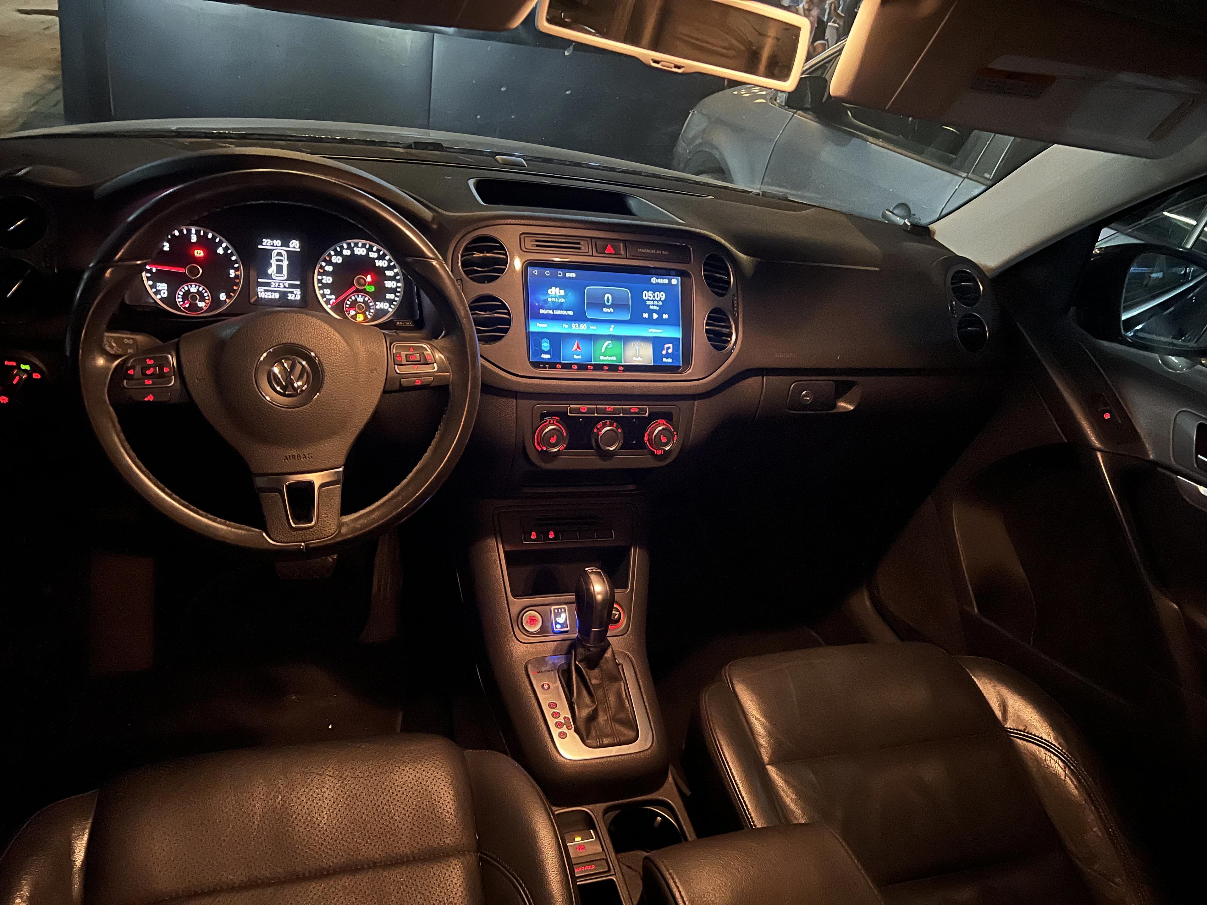 Volkswagen Tiguan - main photo