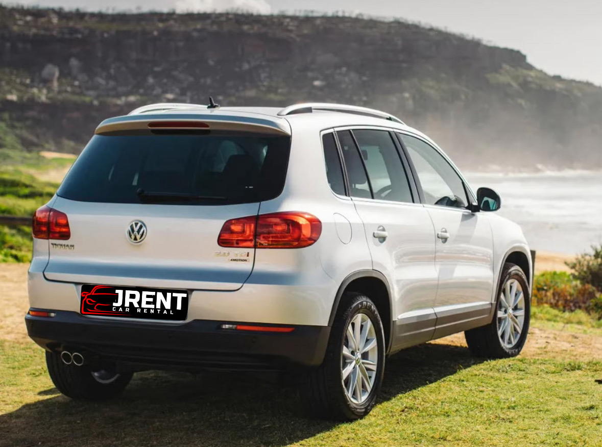 Volkswagen Tiguan - side view