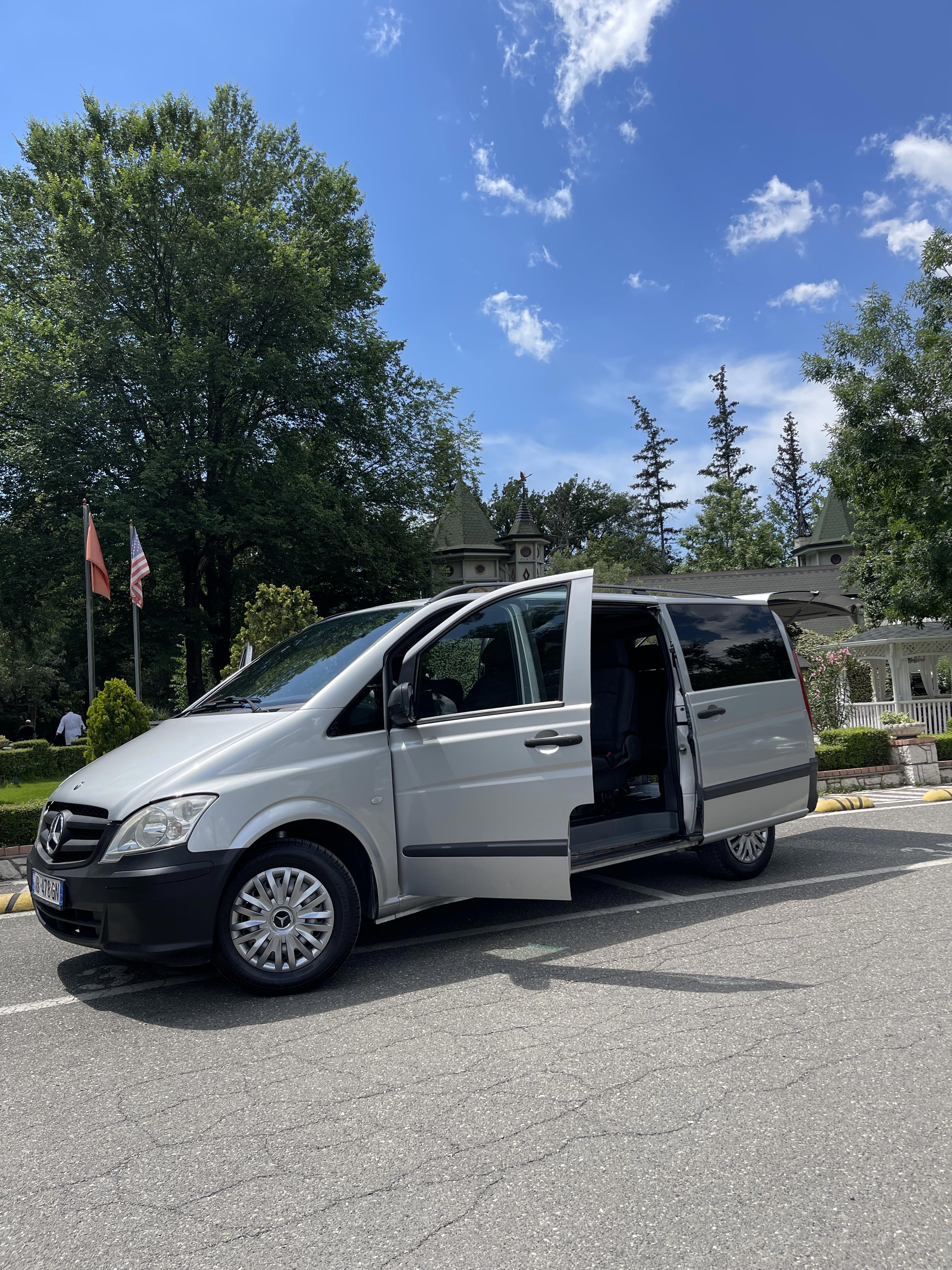 Mercedes-Benz Vito - side view