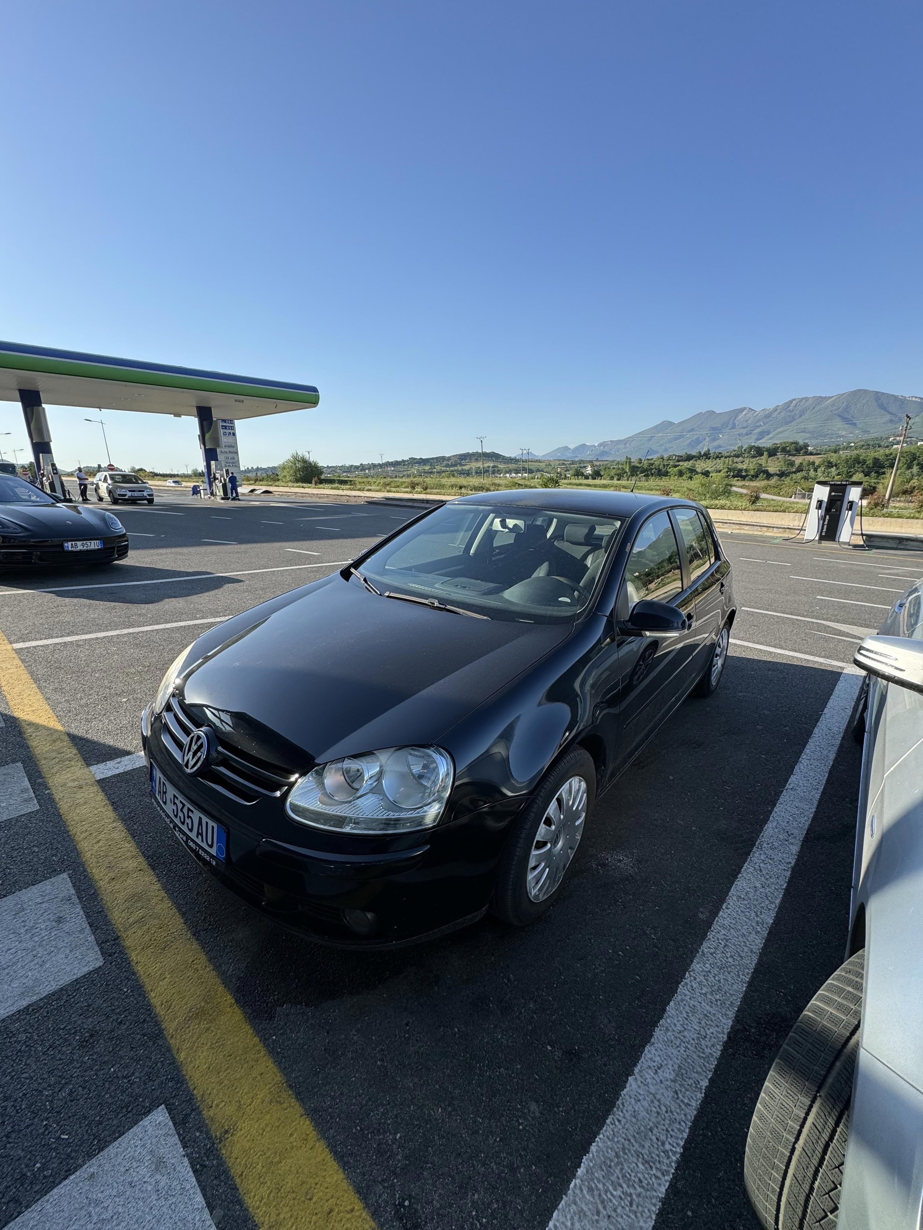 Volkswagen Golf - main photo